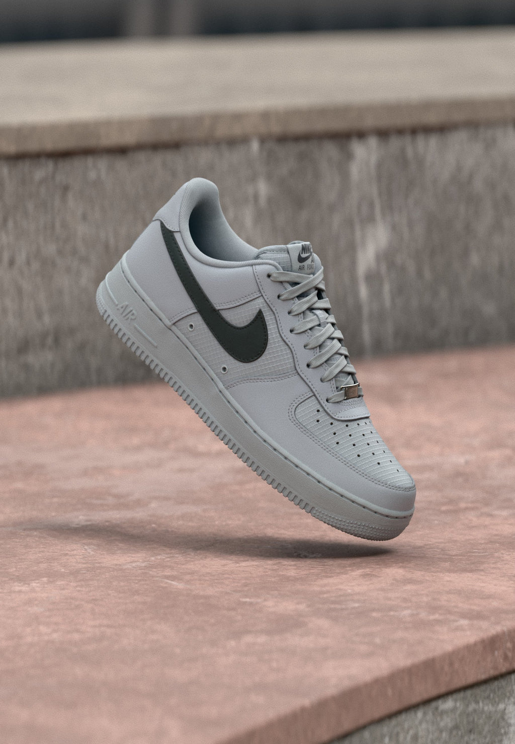 AIR FORCE 1 07 LV8 TECH - Baskets basses - wolf grey/dark smoke grey