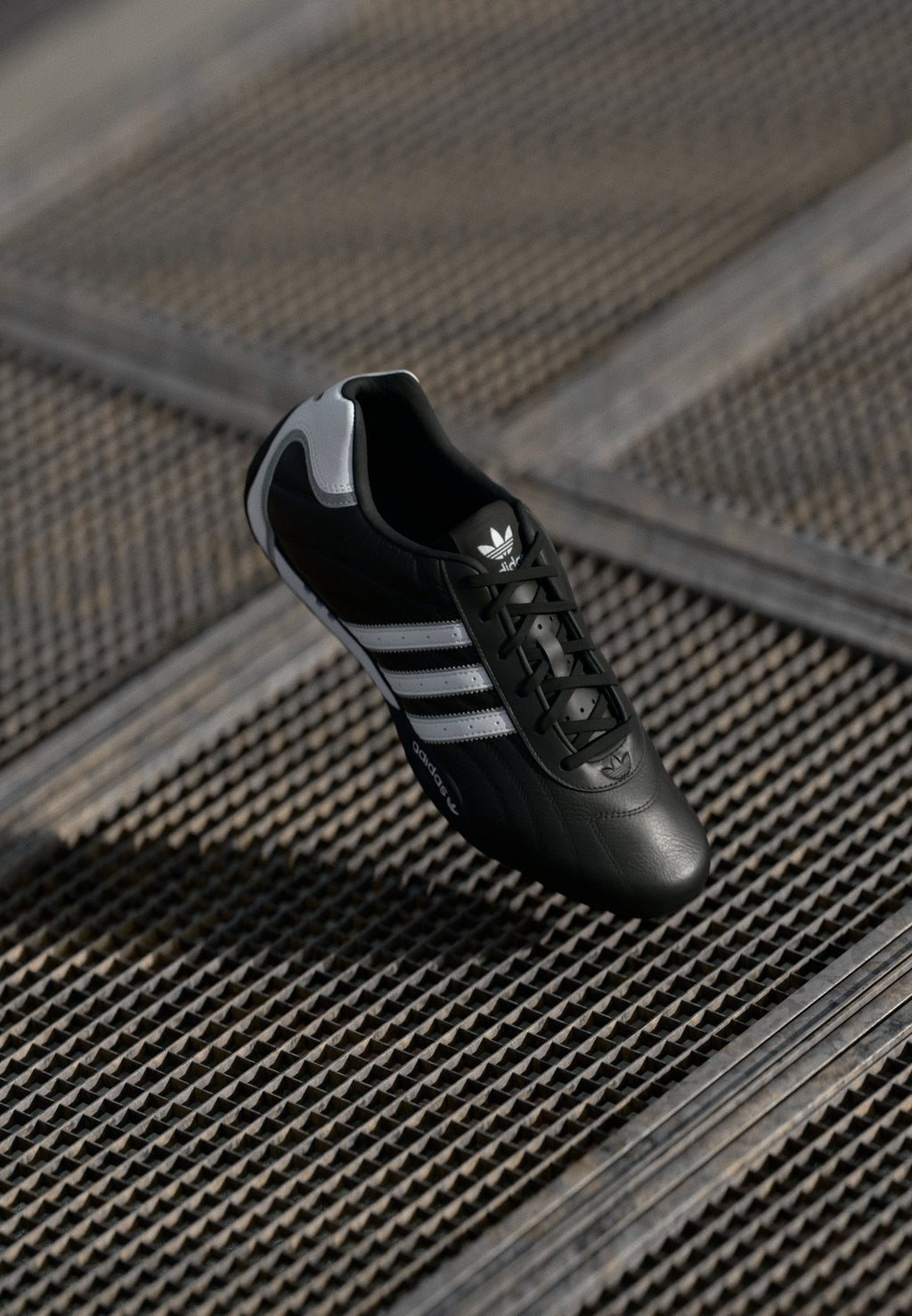 ADIRACER LO UNISEX - Trainers - core black/footwear white