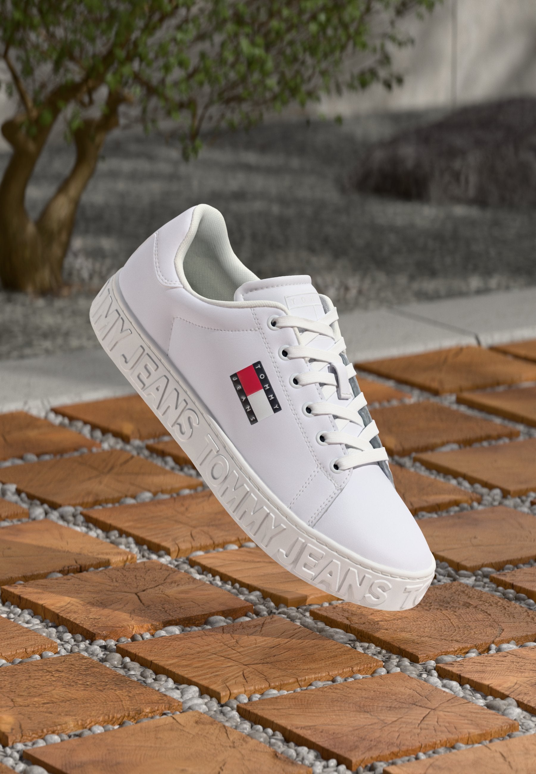 LOGO OUTSOLE - Trainers - white