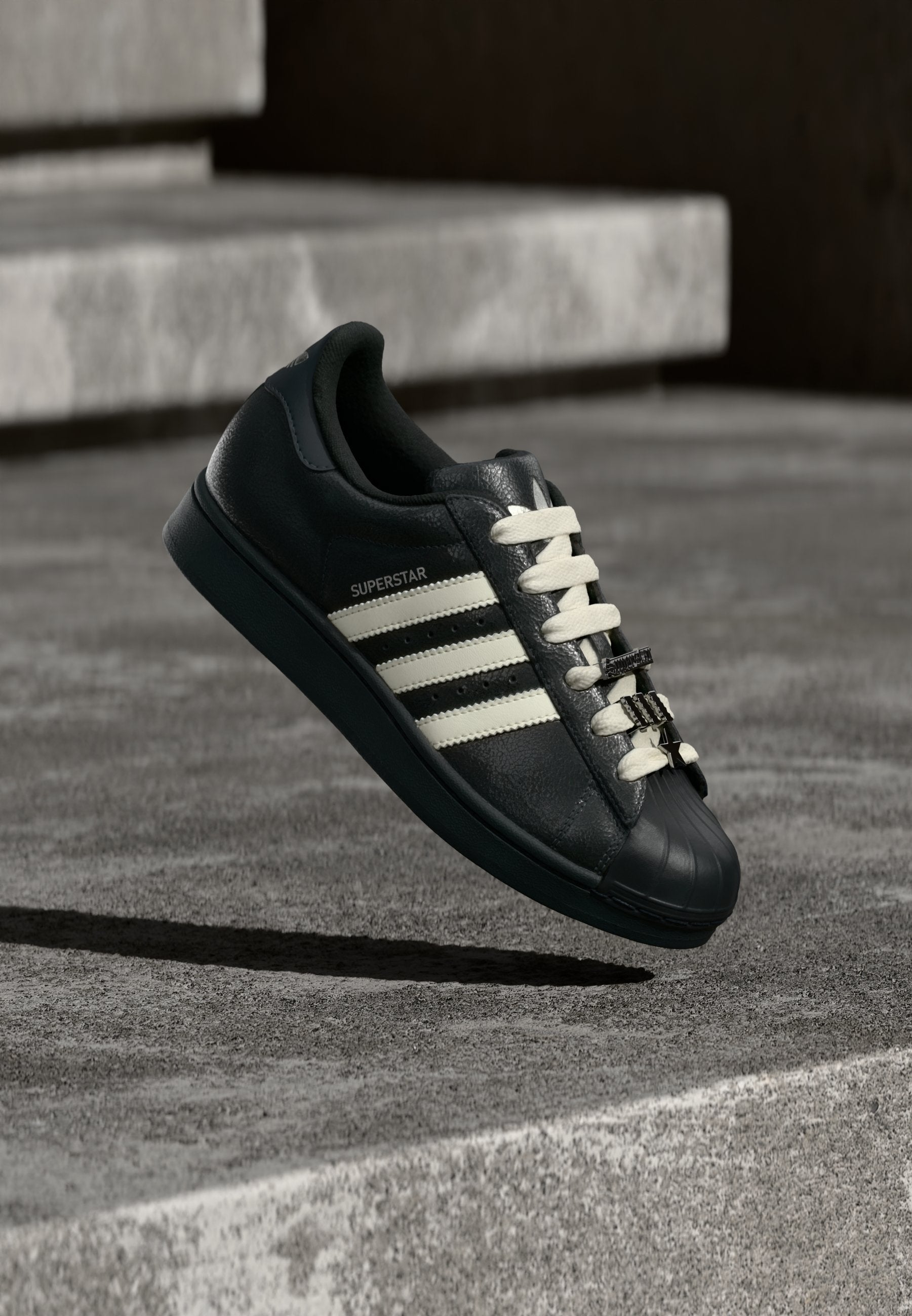 SUPERSTAR II - Baskets - carbone/blanc cassé/couleur argent métallisé