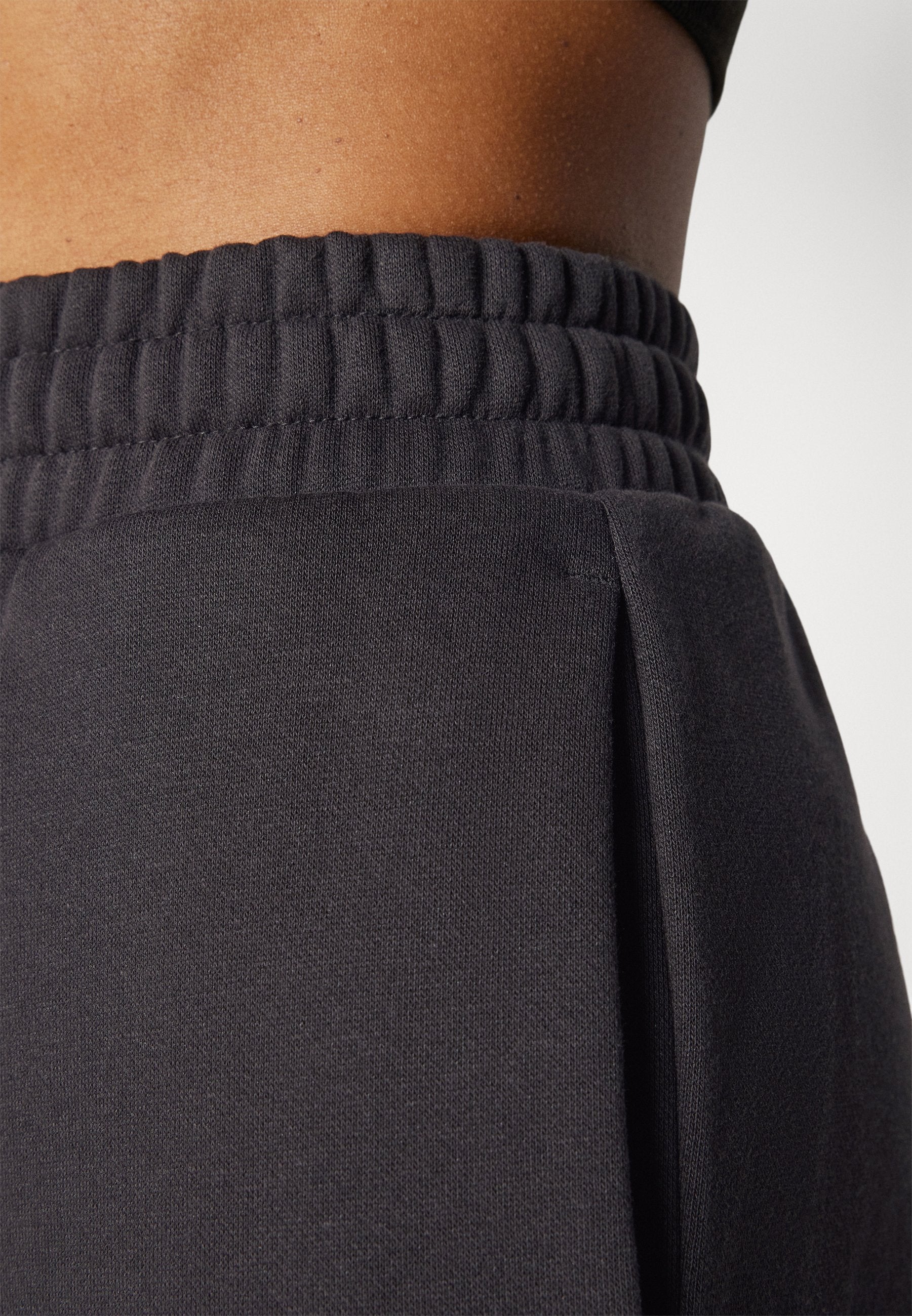 SMALL LOGO COMFORT HIGH-WAIST SWEATPANTS  - Tracksuit bottoms - black