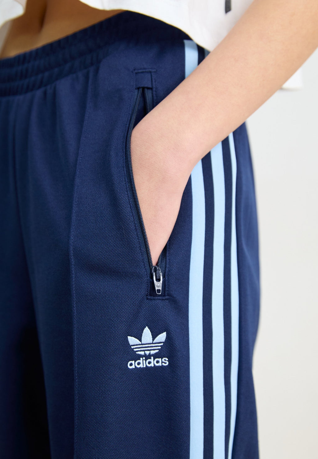 CLASSIC - Tracksuit bottoms - night indigo/clear sky