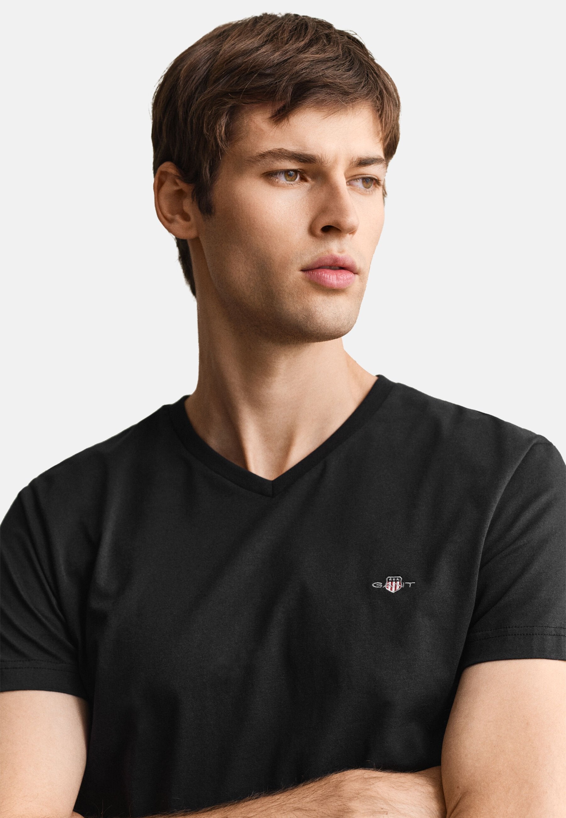 SHIELD V NECK - Basic T-shirt - black