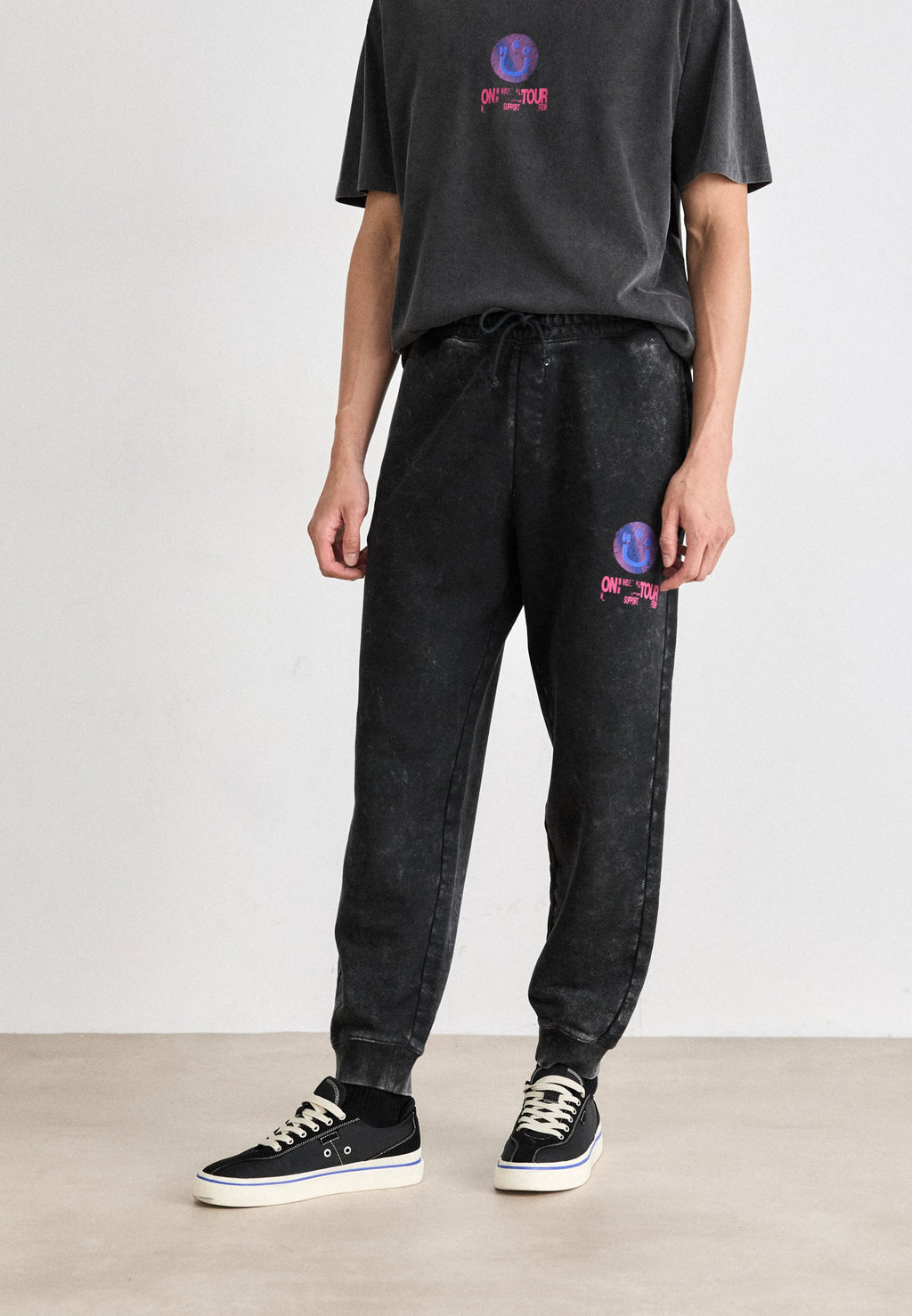 NEVEZ  - Tracksuit bottoms - black