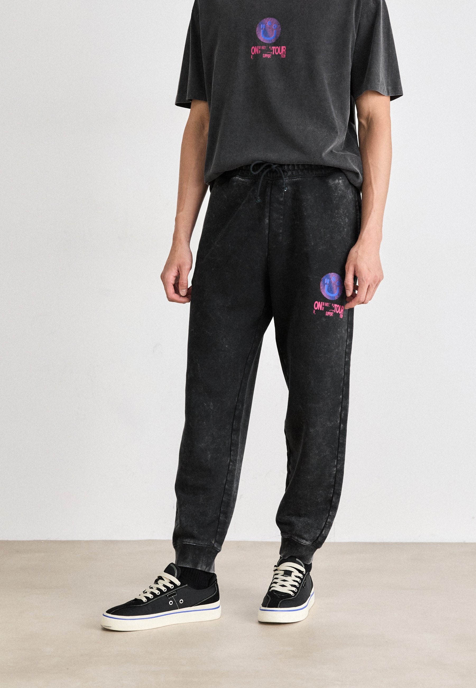 NEVEZ  - Tracksuit bottoms - black
