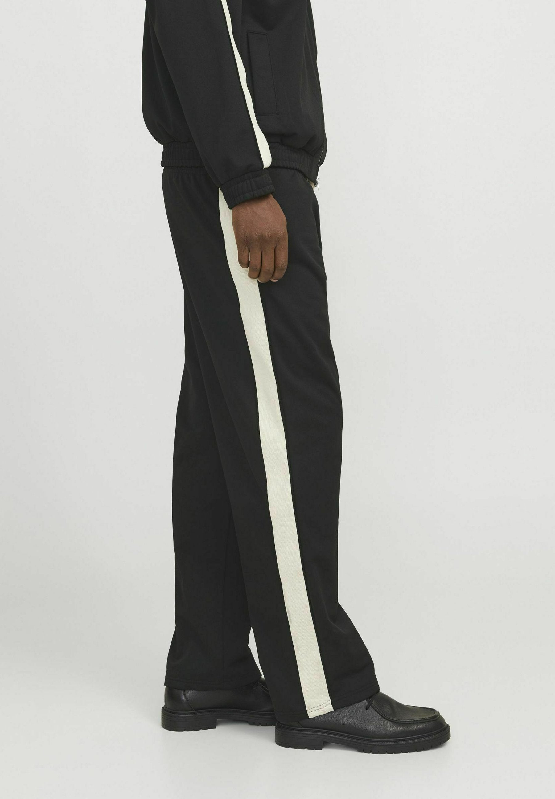 Joggers Loose Fit - Tracksuit bottoms - black