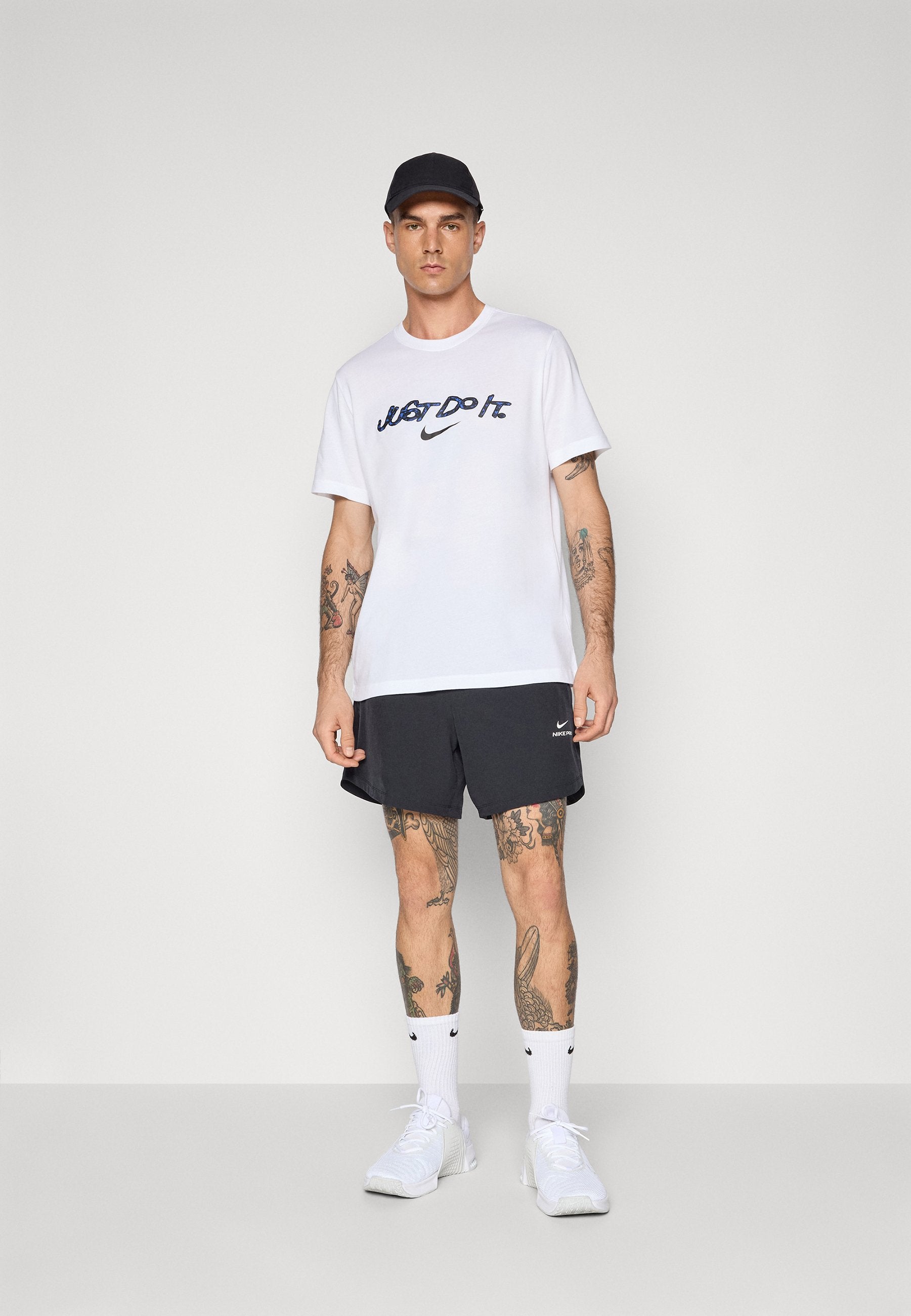 SHORT - Sports shorts - black/white