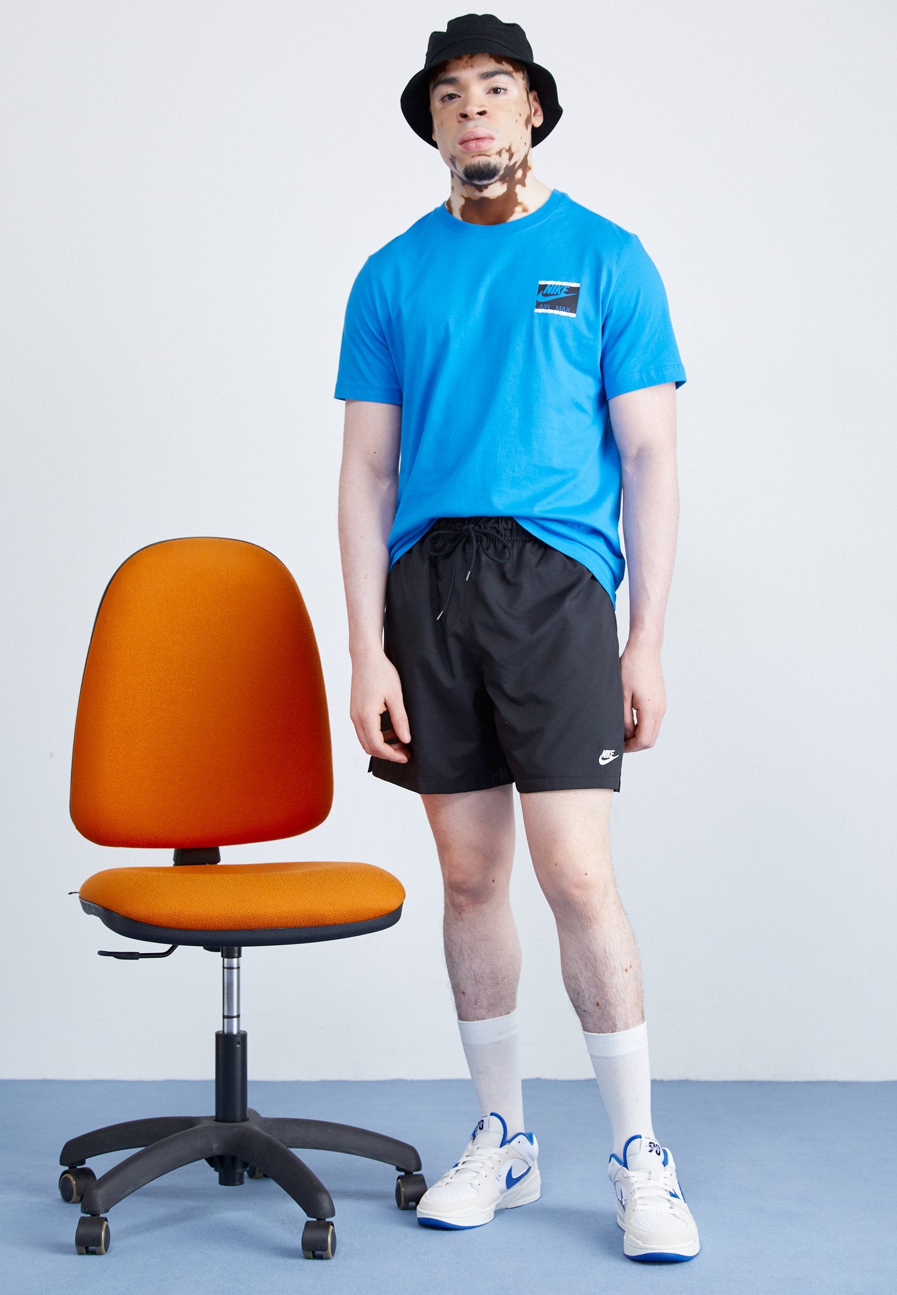 M NK CLUB FLOW SHORT - Tracksuit bottoms - black/white