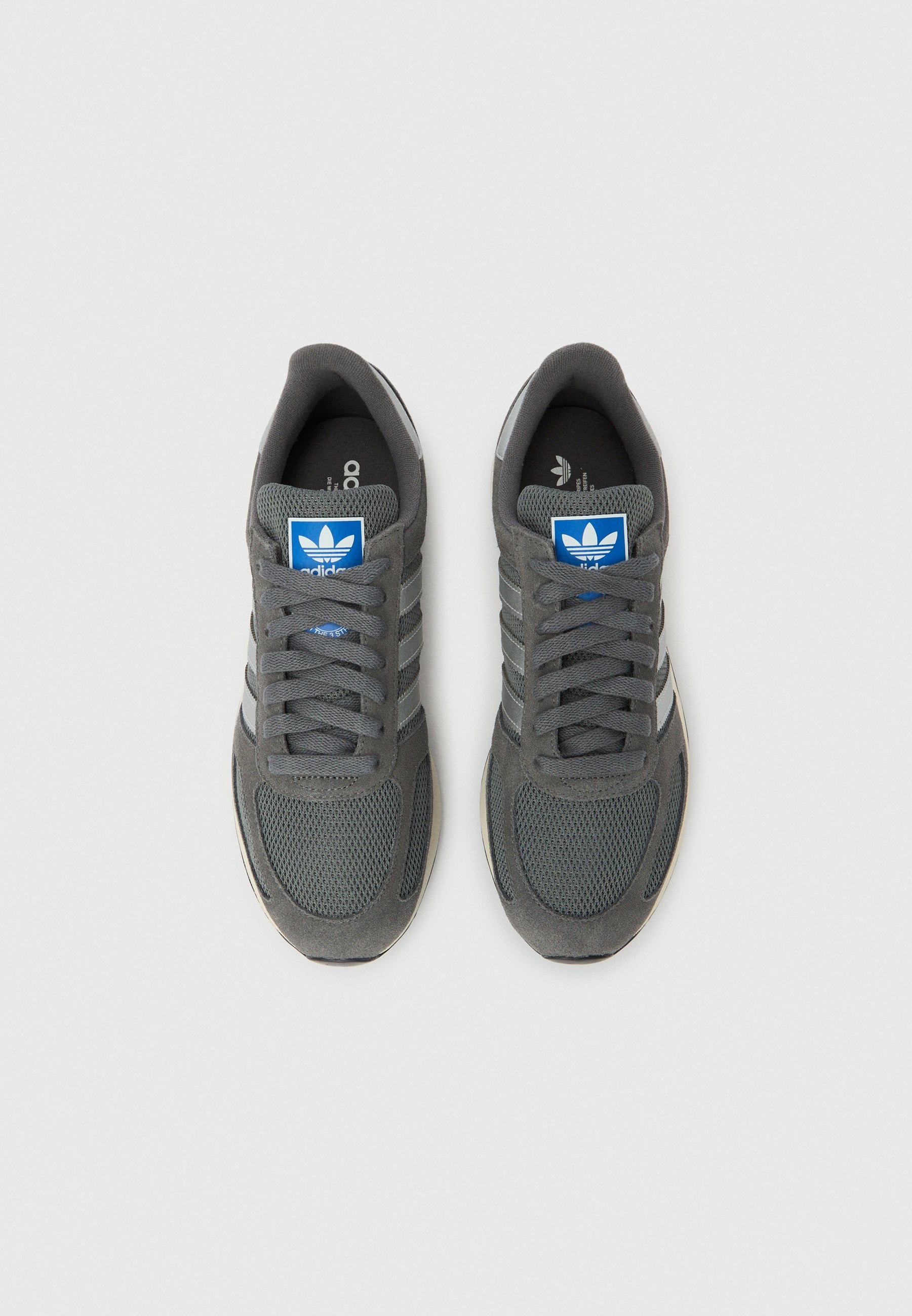 LA TRAINER OG UNISEX - Baskets basses - grey four/silver-coloured/off white