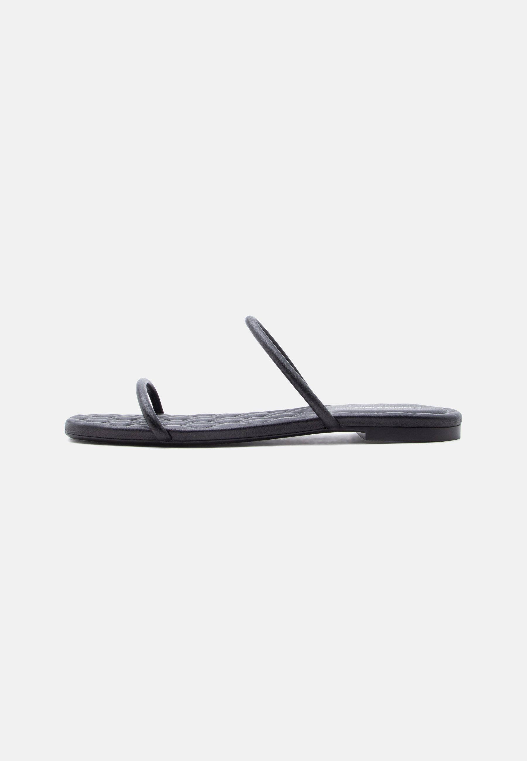 Mules - triple black