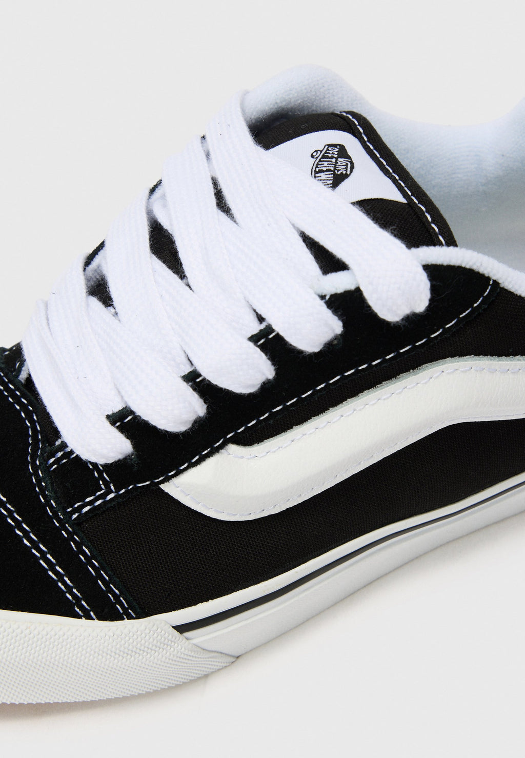 KNU SKOOL UNISEX - Skate shoes - black/true white