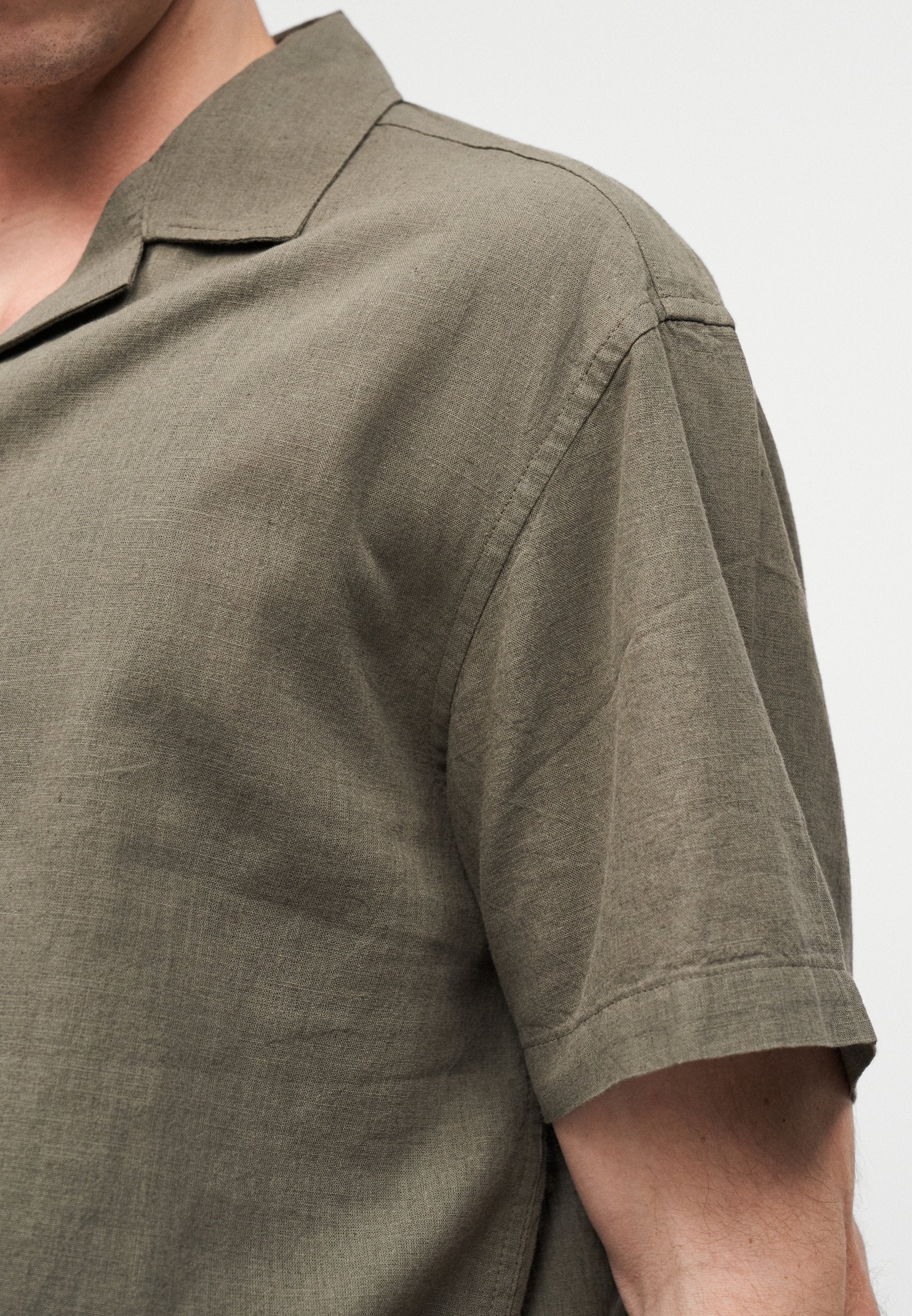 Resort Loose Fit - Shirt - dusty olive
