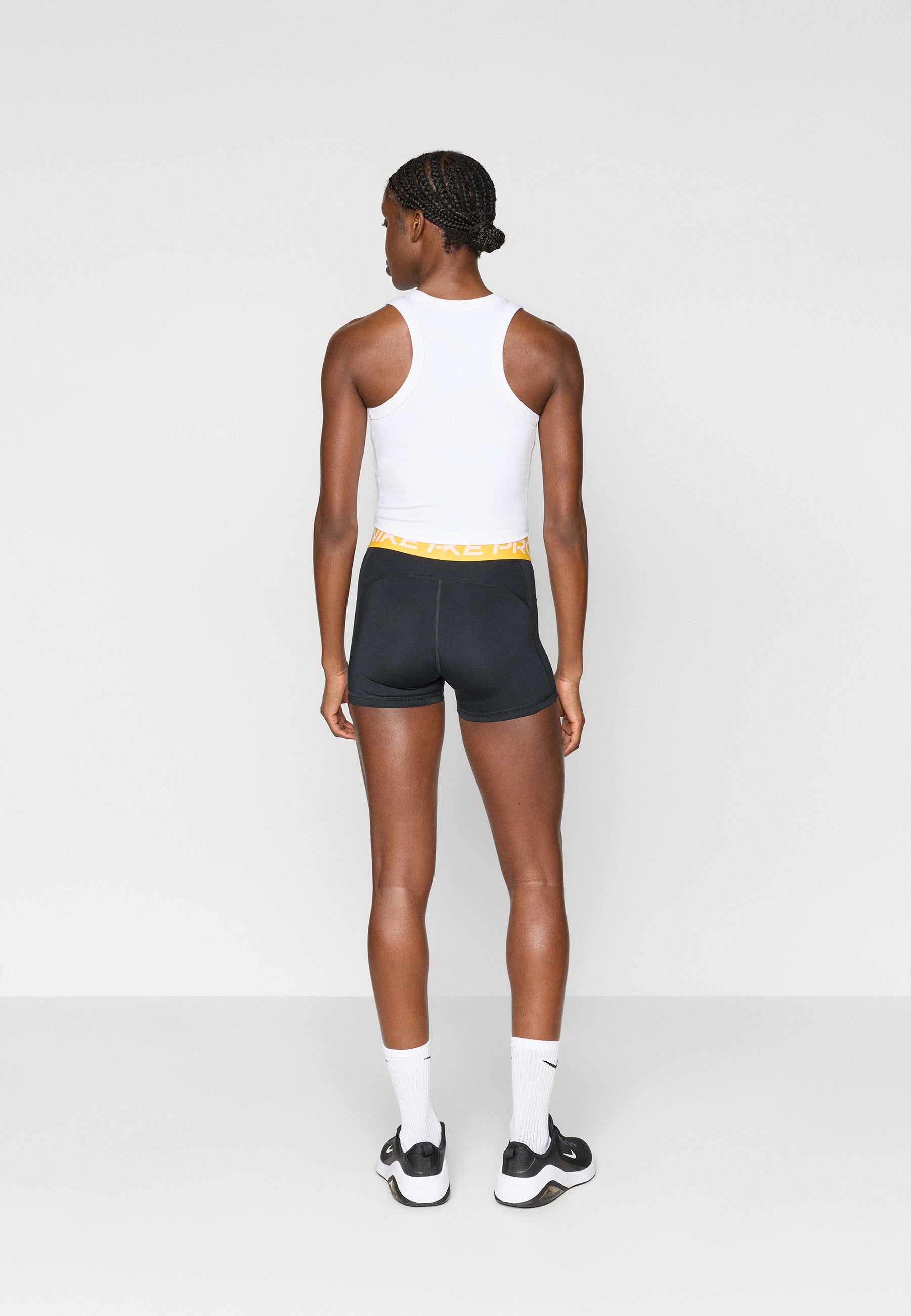 365 SHORT  - Leggings - black/university gold-coloured/white