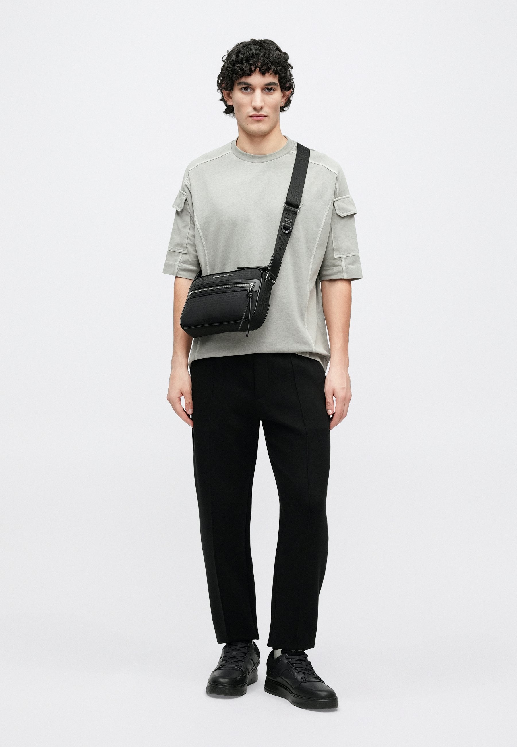Cross body bag - black
