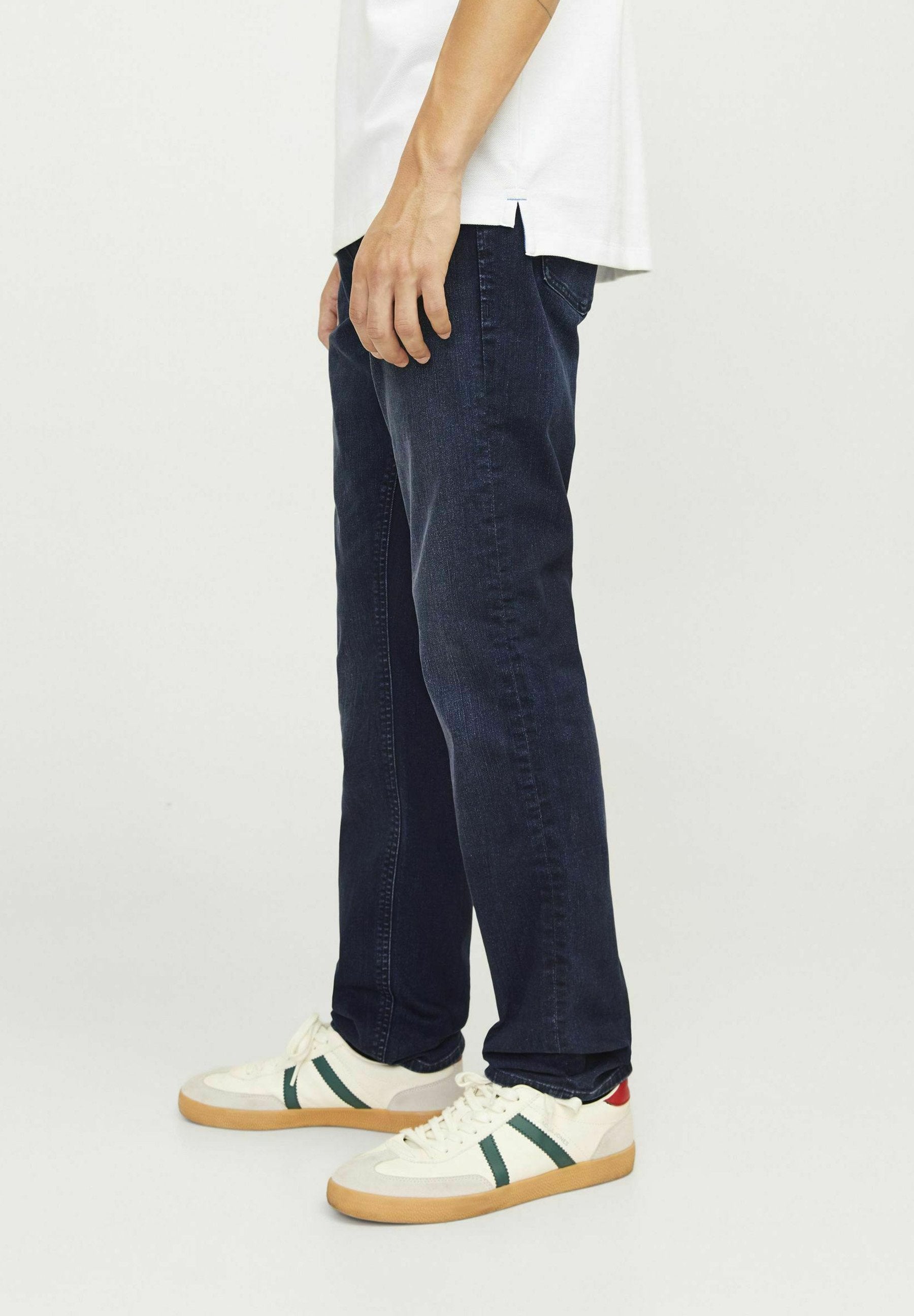 Slim fit JJIGLENN JJBASIC SQ 260 NOOS - Relaxed fit jeans - blue denim