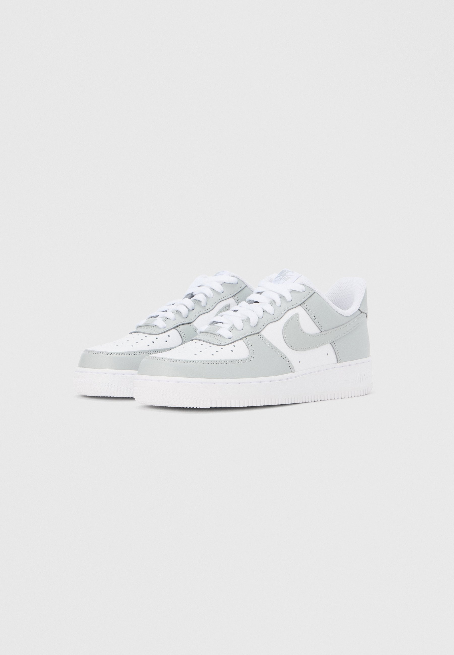 AIR FORCE 1 UNISEX - Trainers - white/light smoke grey