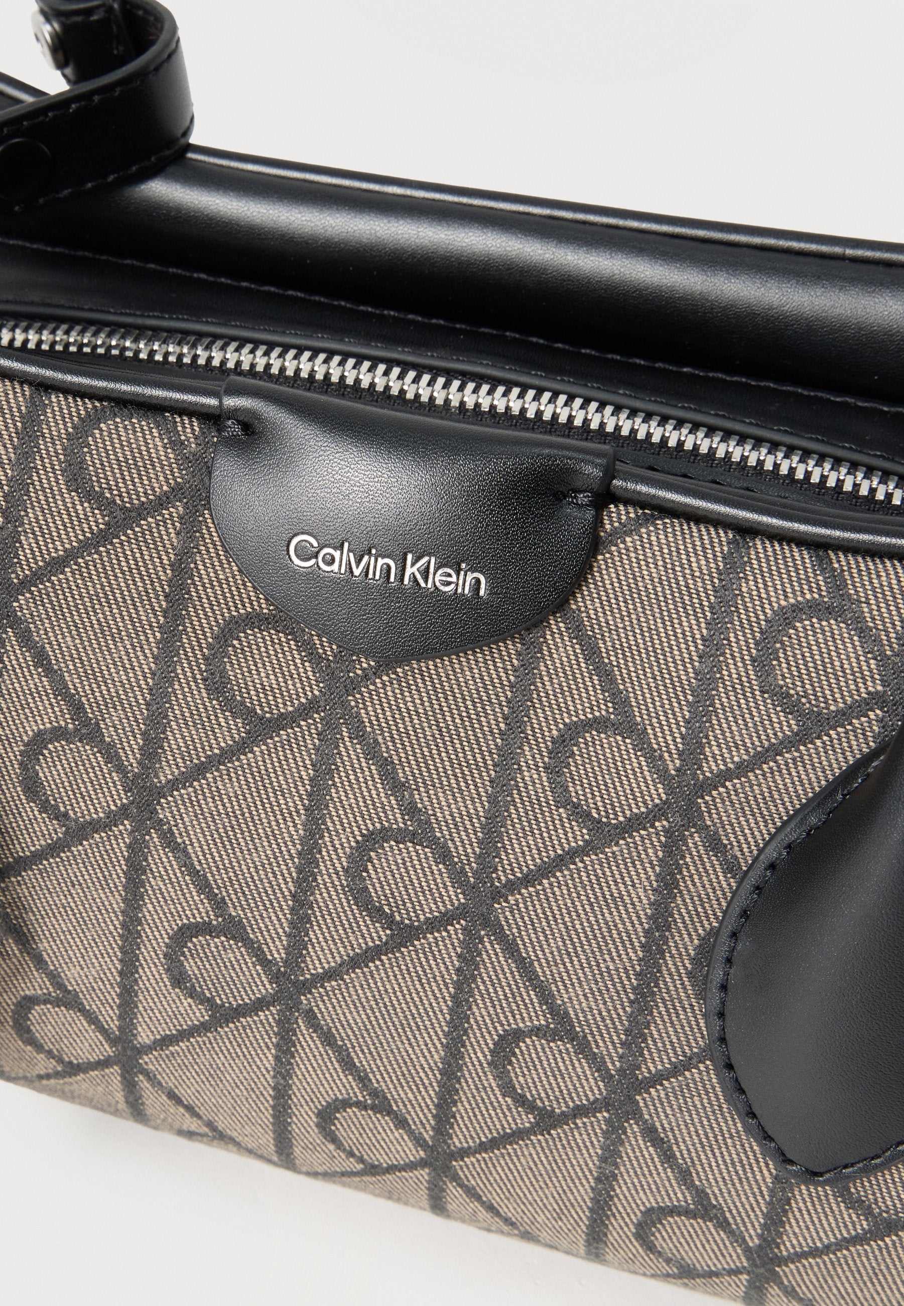 EMBLEM TRIO JACQUARD SHOULDER - Handbag - beige/black
