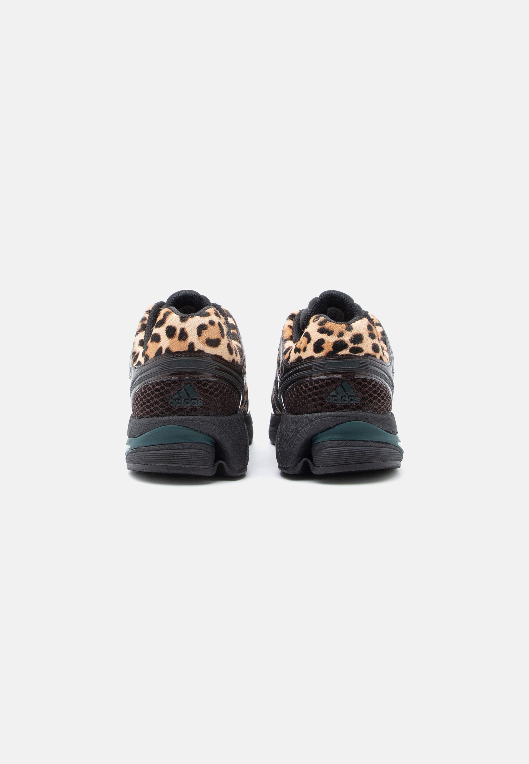 ADISTAR CONTROL 5 - Trainers - aurora ivy/core black/silver-coloured metallic