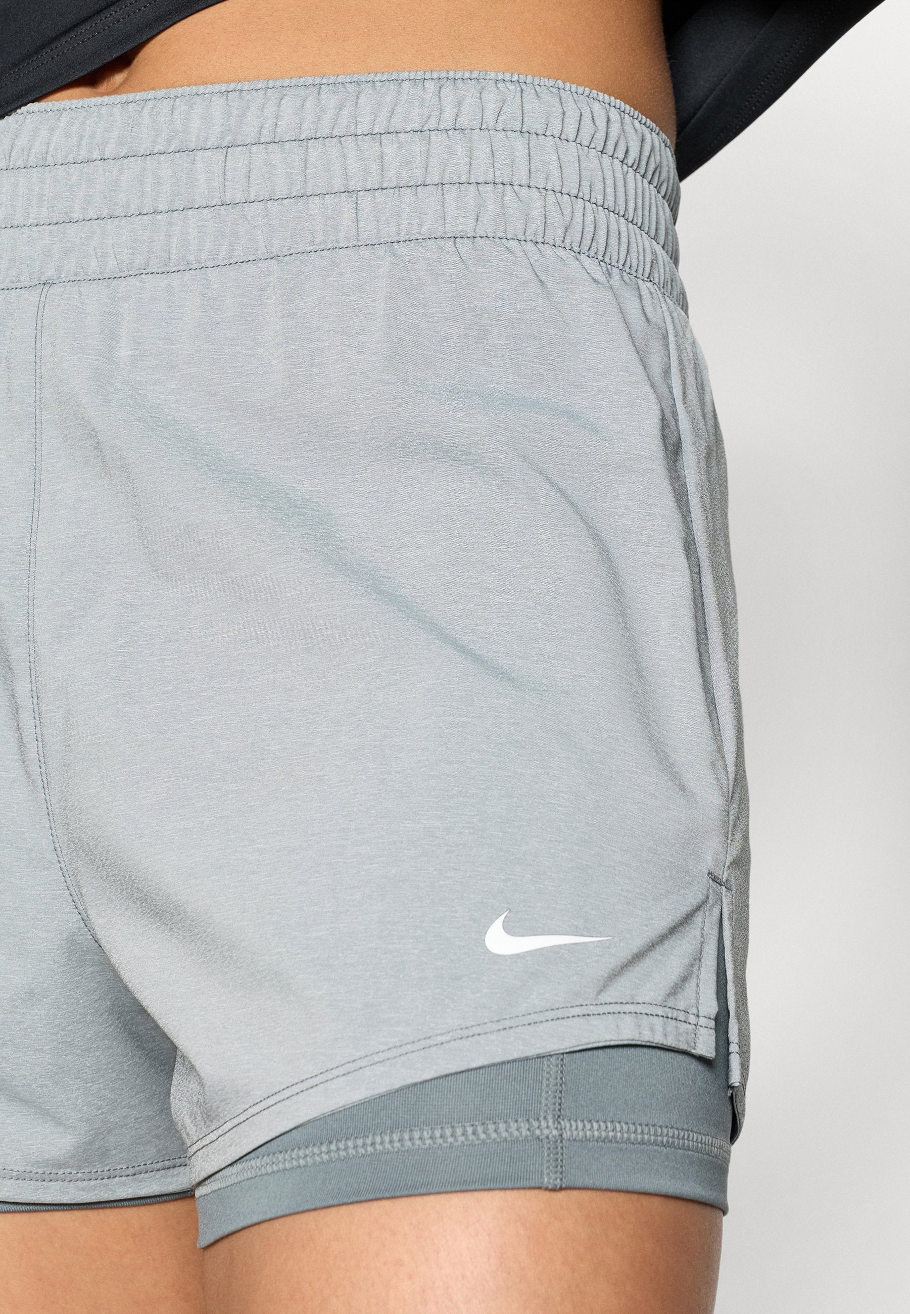 ONE SHORT - 2-in-1 shorts - smoke grey/white