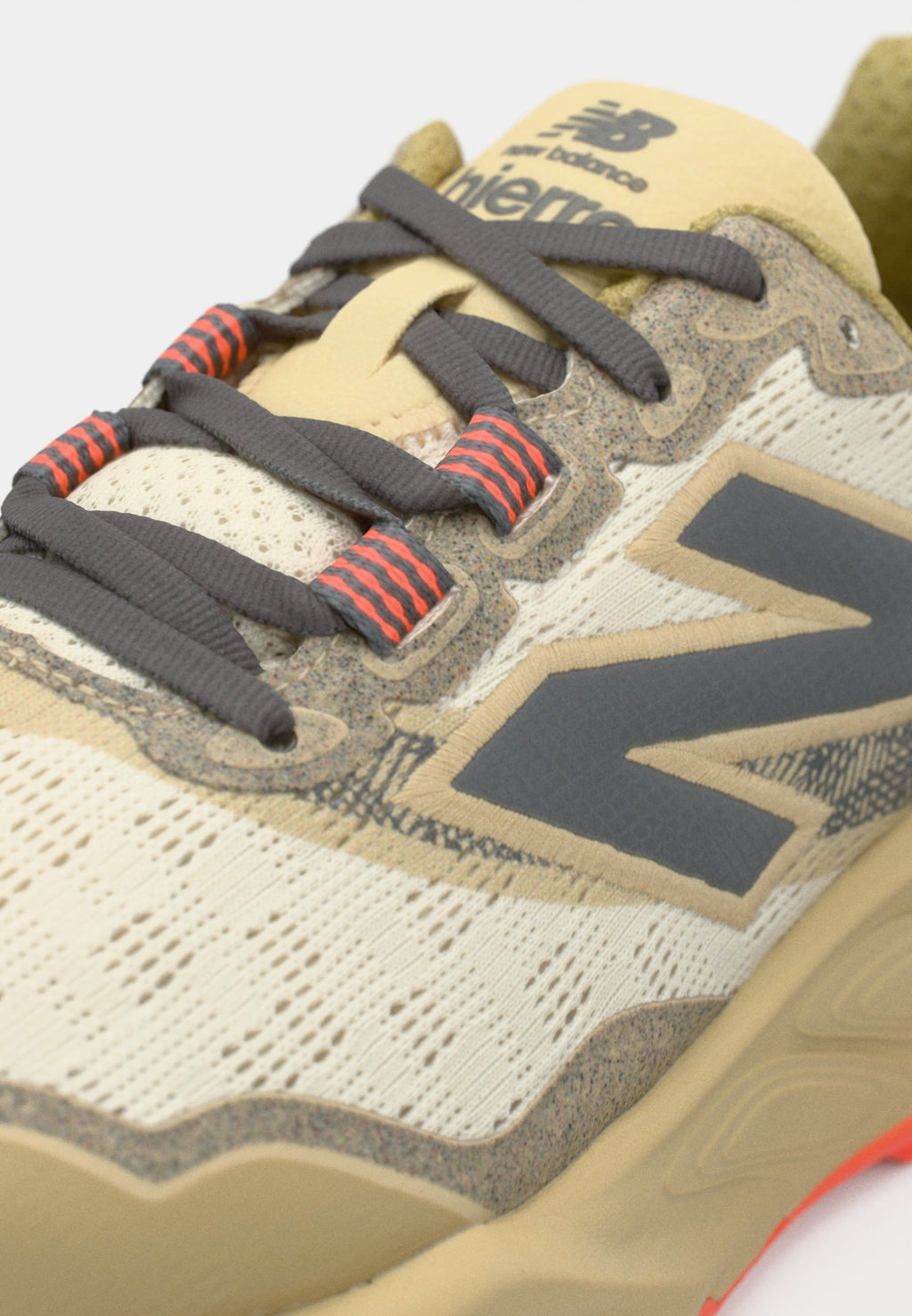 HIERRO V9 - Trail running shoes - linen