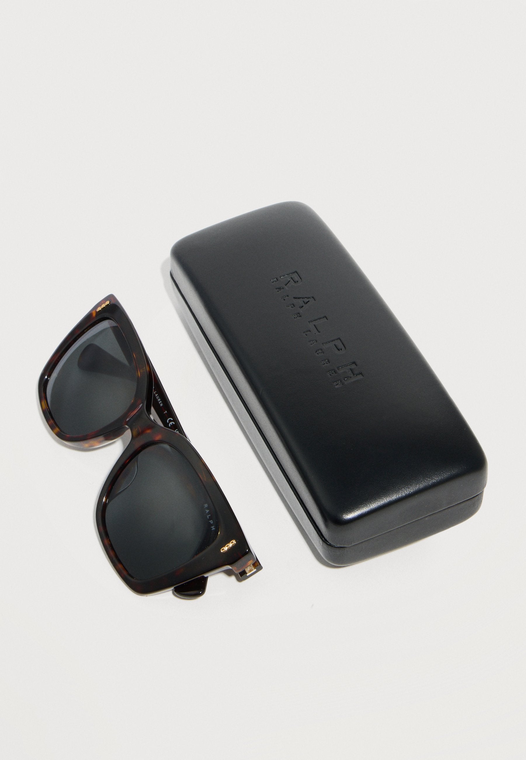 Sunglasses - dark brown