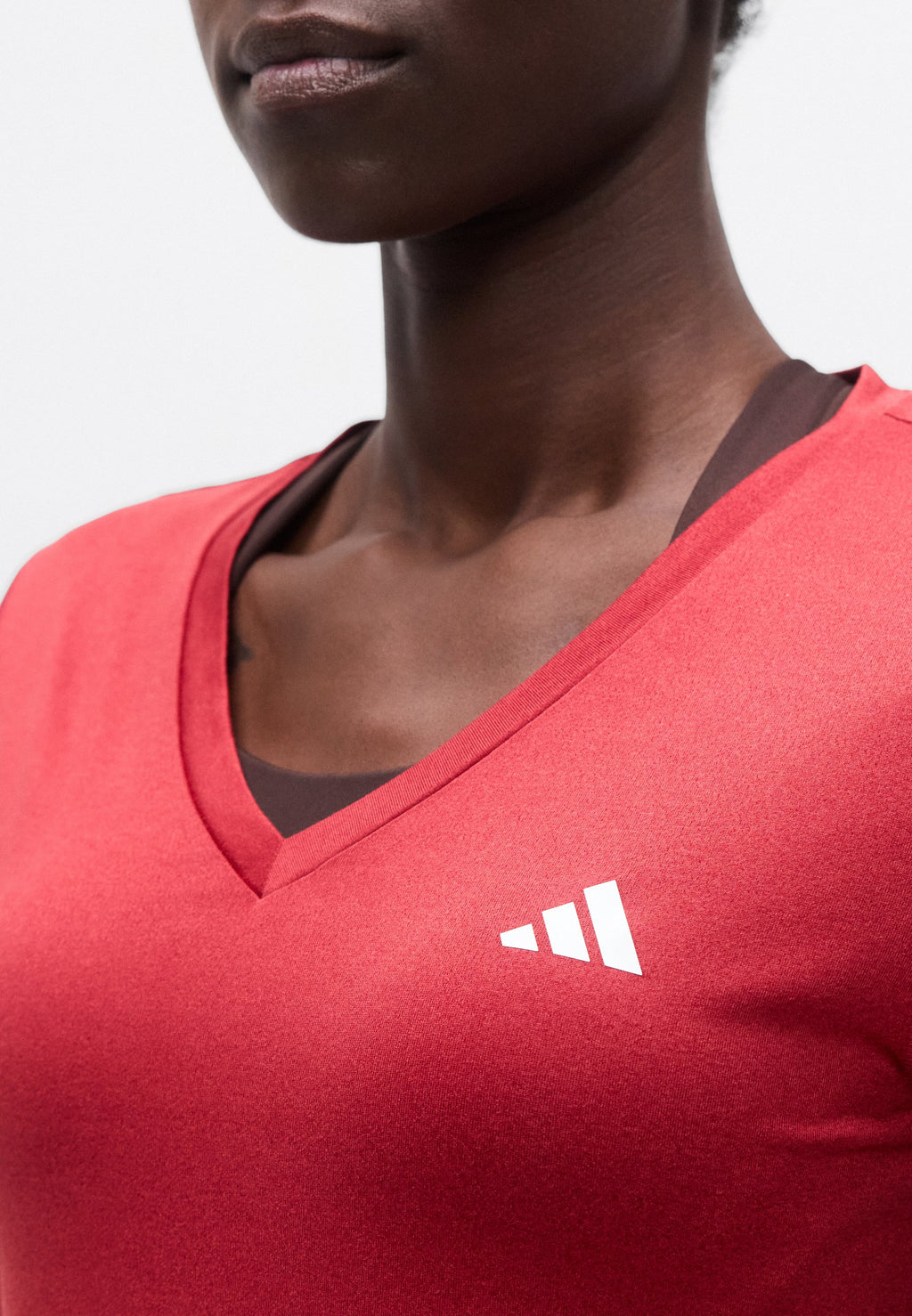 WORKOUT ESSENTIALS V-NECK T-SHIRT - Sports T-shirt - active maroon