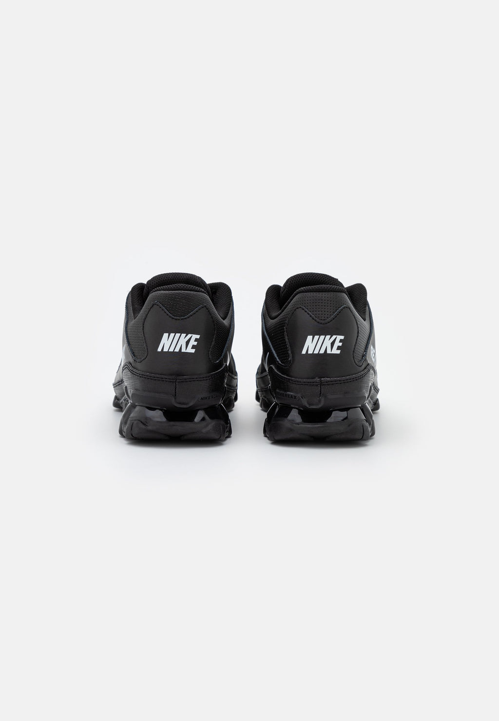 REAX 8 - Training shoe - black/white
