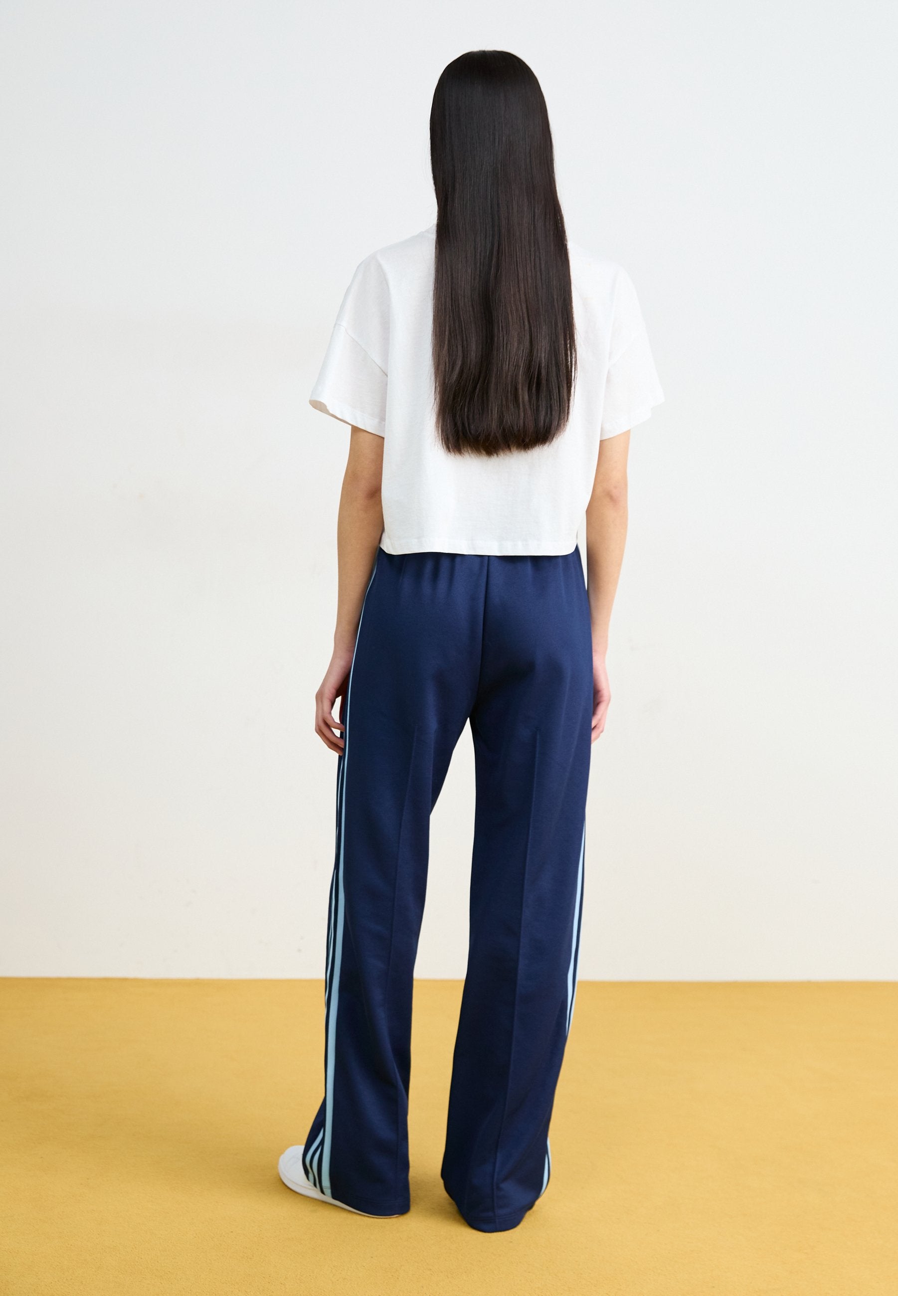 CLASSIC - Tracksuit bottoms - night indigo/clear sky