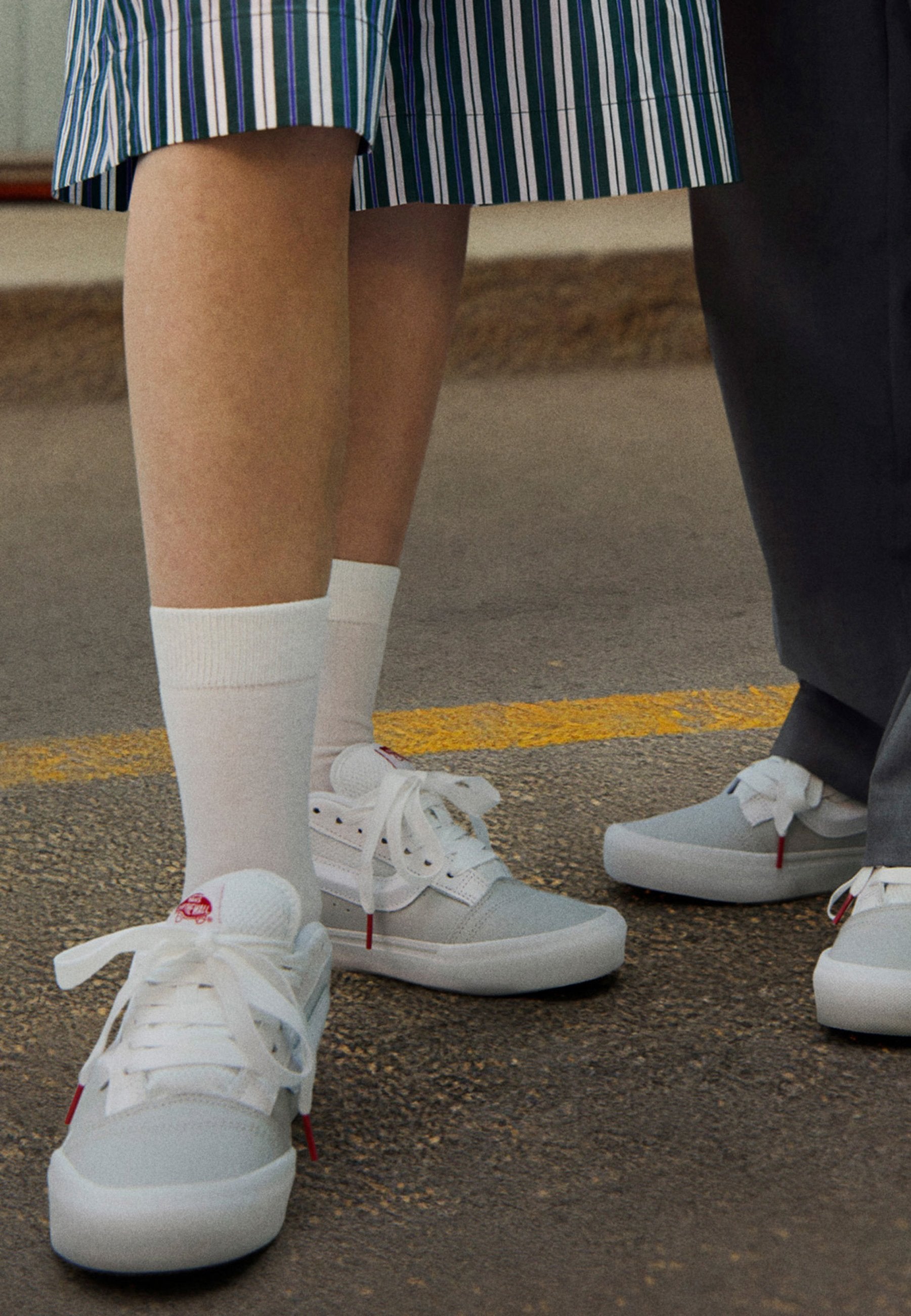 KNU SKOOL UNISEX - Skate shoes - white/red