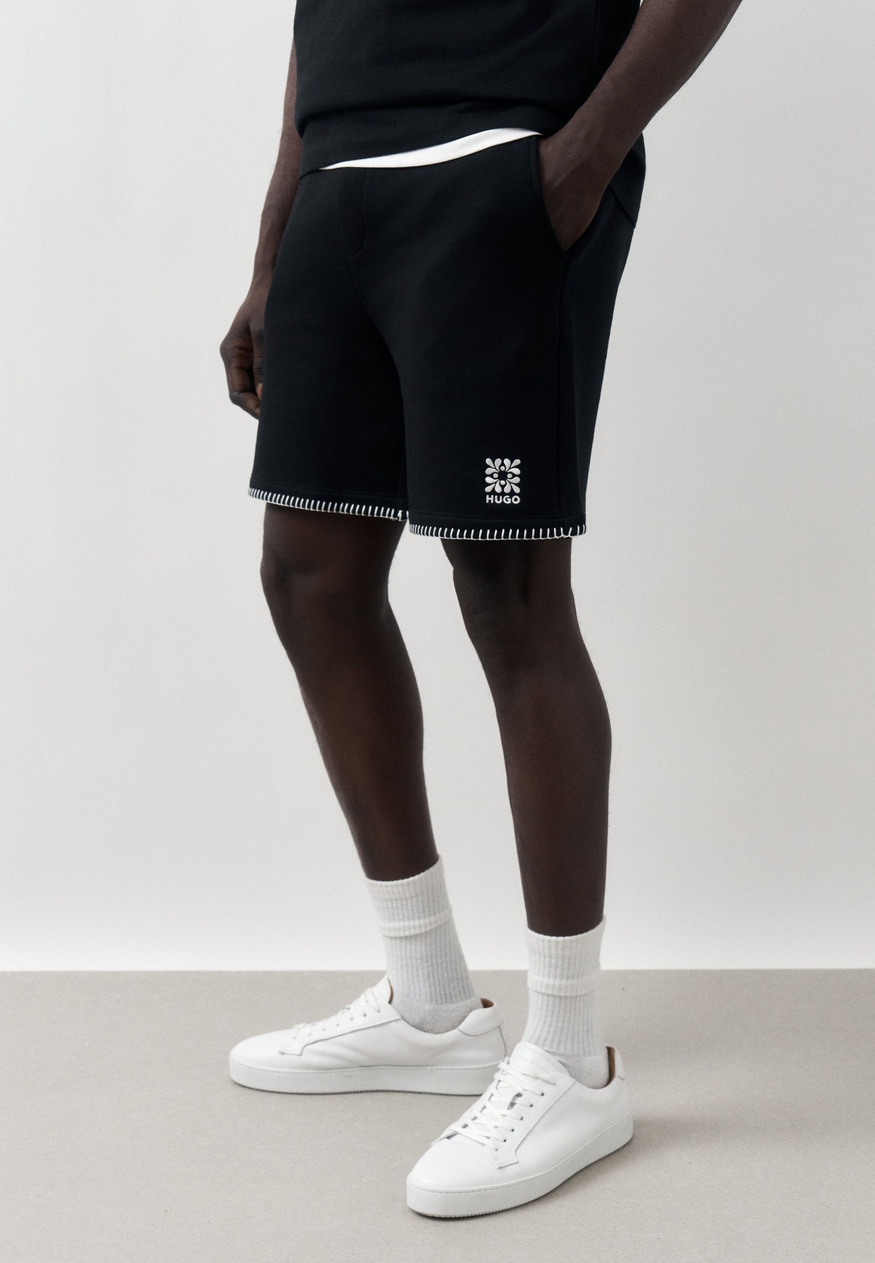 DARONSO - Shorts - black