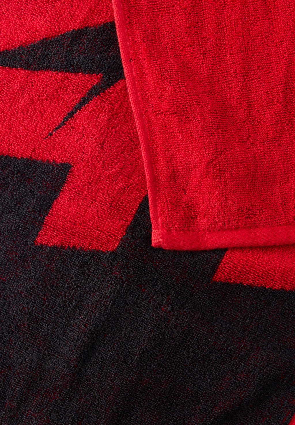 MEDIUM GRAPHIC UNISEX - Towel - black/university red