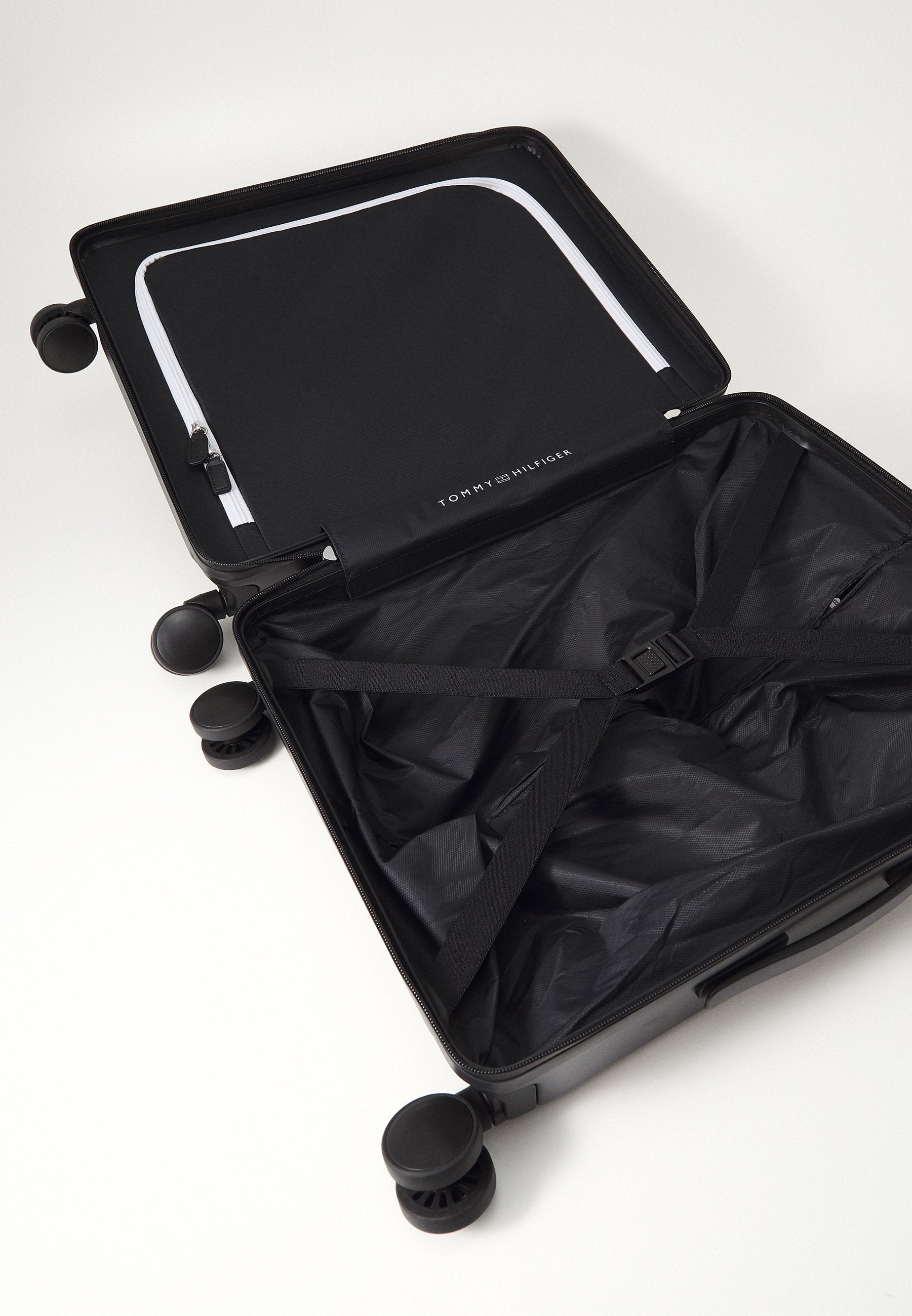 SIGNATURE CABIN SIZE SUITCASE - Wheeled suitcase - black