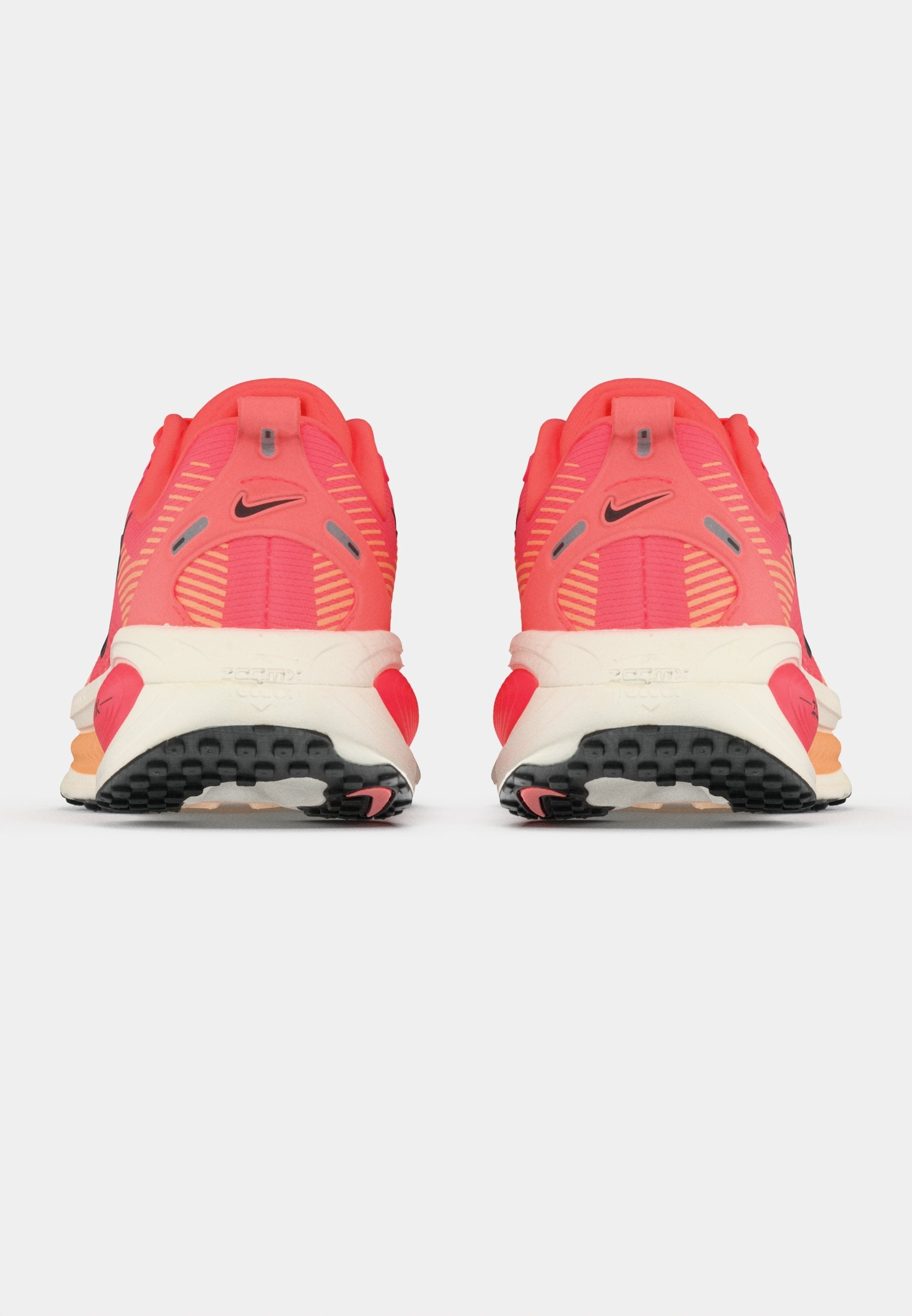 VOMERO 18 - Chaussures de running sur route - hot lava/black/chalk/orange pulse/orange chalk