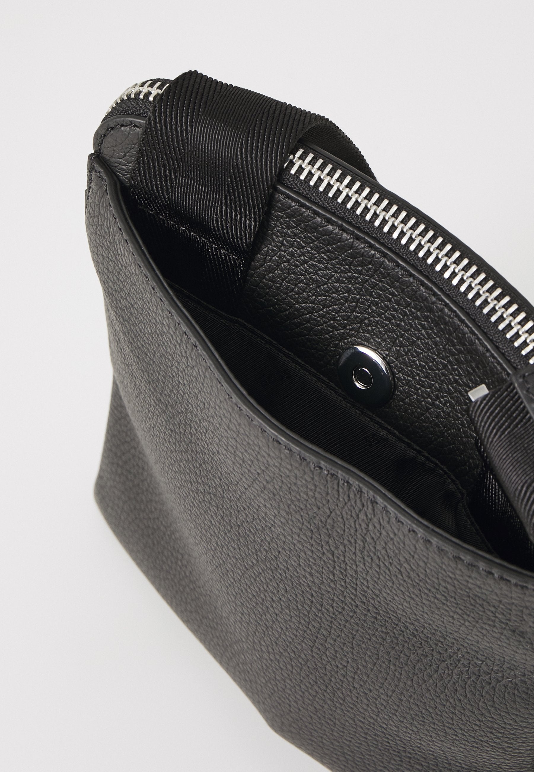 NEW CROSSTOWN ENVEL - Cross body bag - black