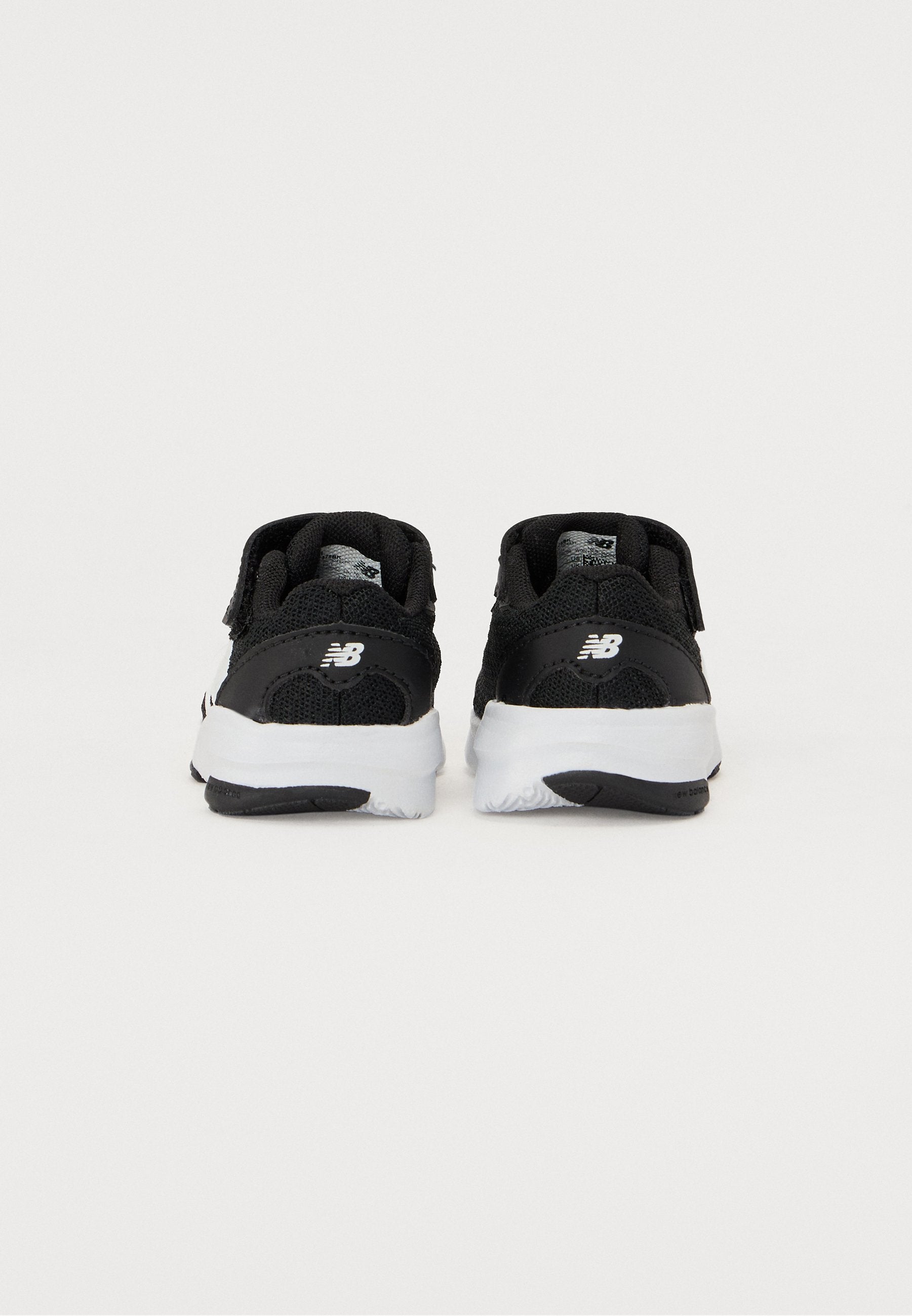 578 UNISEX - Road running shoes - black