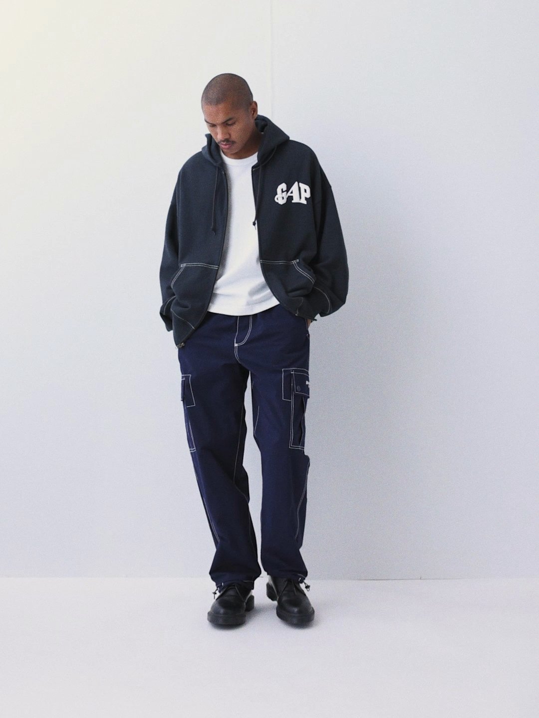 GAP AWAKE NY CARGO BAGGY JOGGERS - Cargo trousers - navy uniform
