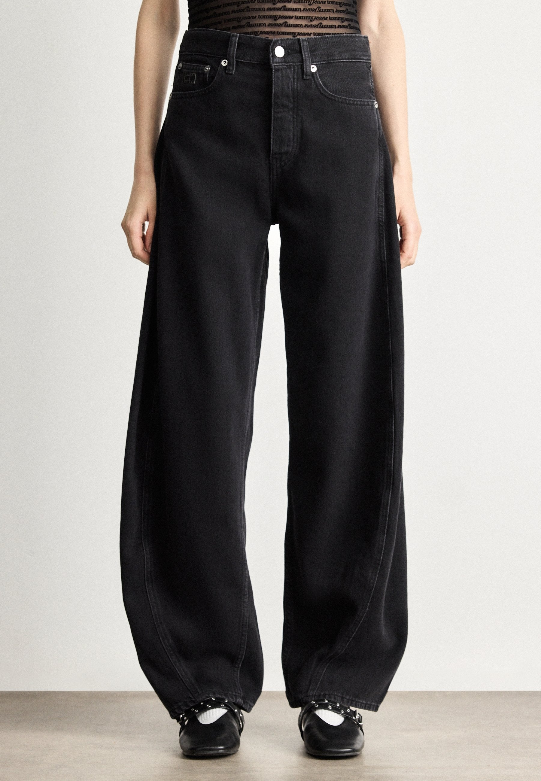 MID RISE BARREL LEG BLACK JEANS - Baggy Jeans - denim black