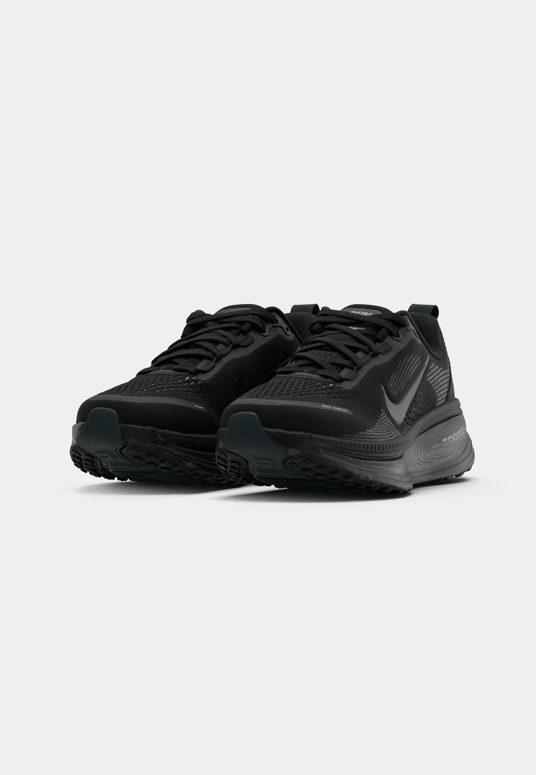 VOMERO 18 - Road running shoes - black/dark smoke grey/light smoke grey