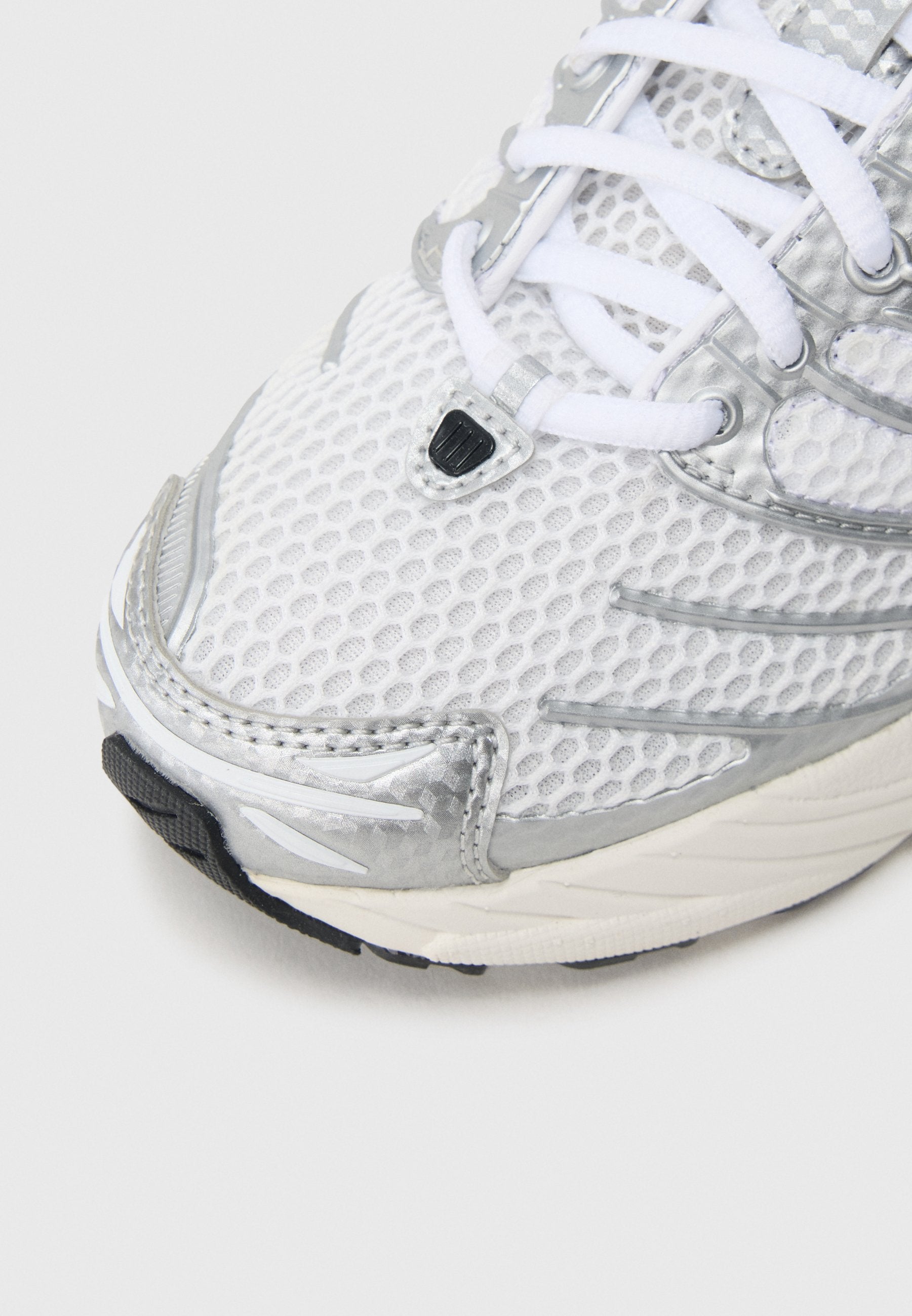 ADISTAR CONTROL - Trainers - white/silver-coloured/core black