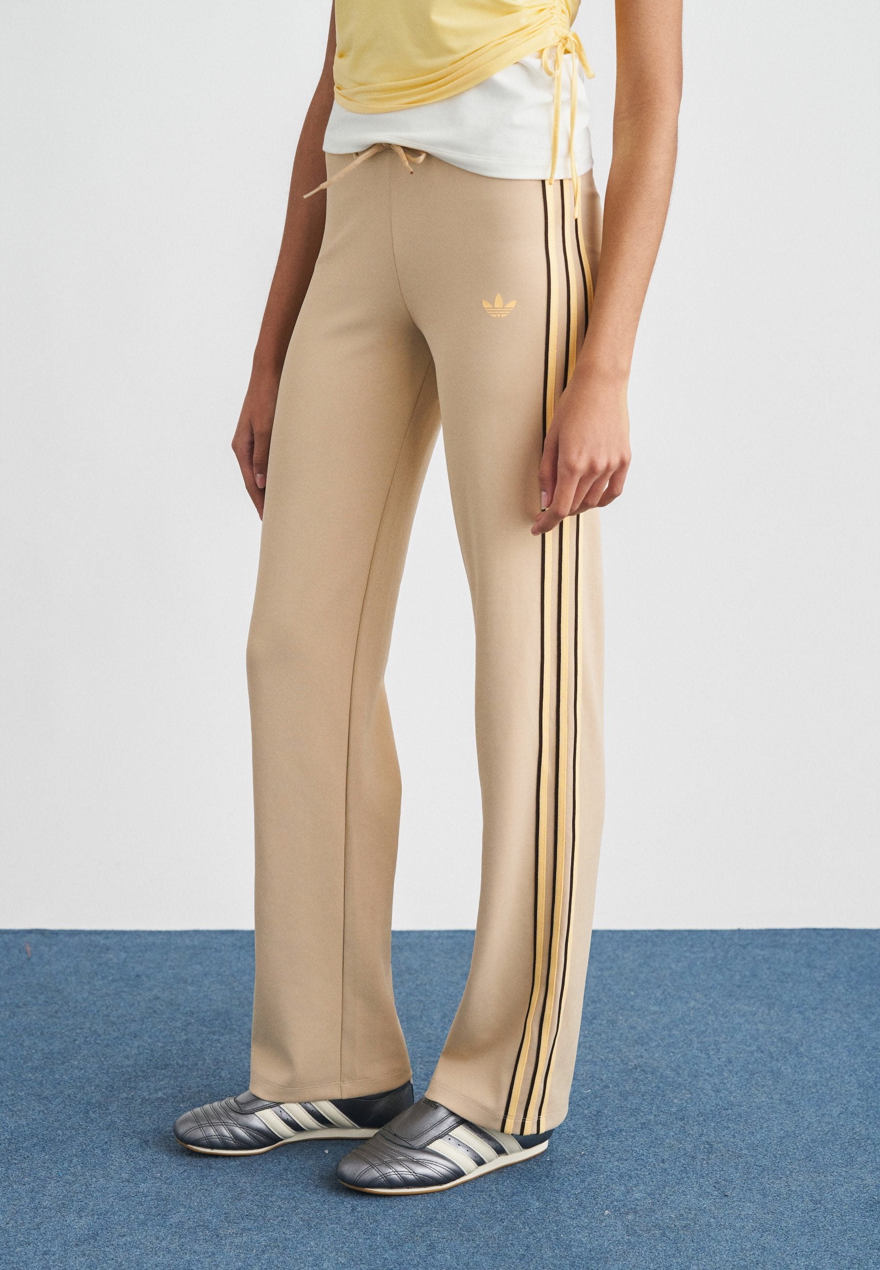PANTALON DROIT - Bas de survêtement - kaki clair