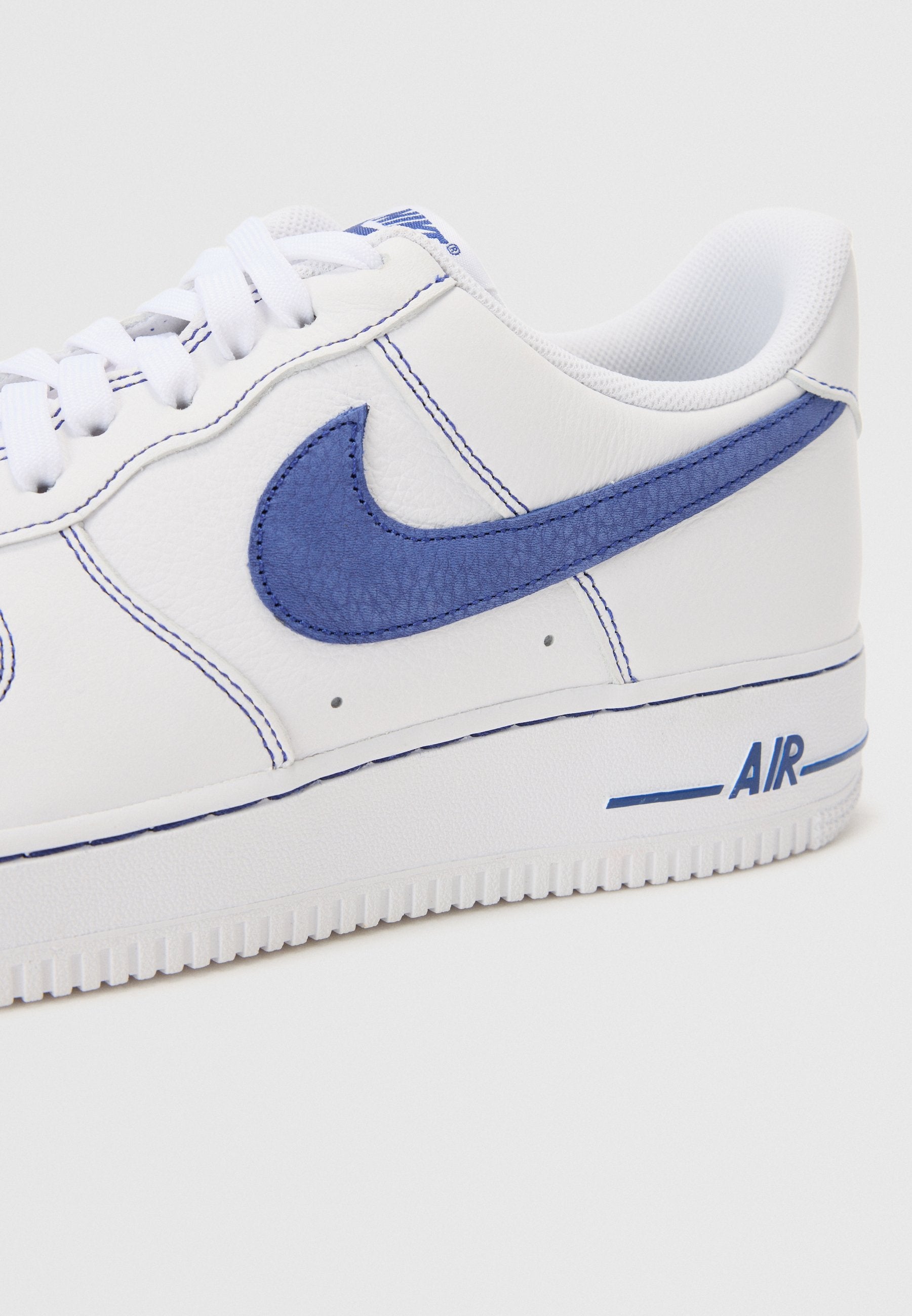 AIR FORCE 1 - Trainers - white/deep royal blue