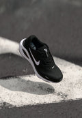 W NIKE STRUCTURE 26 - Chaussures de running sur route - black/white/cool grey/metallic silver