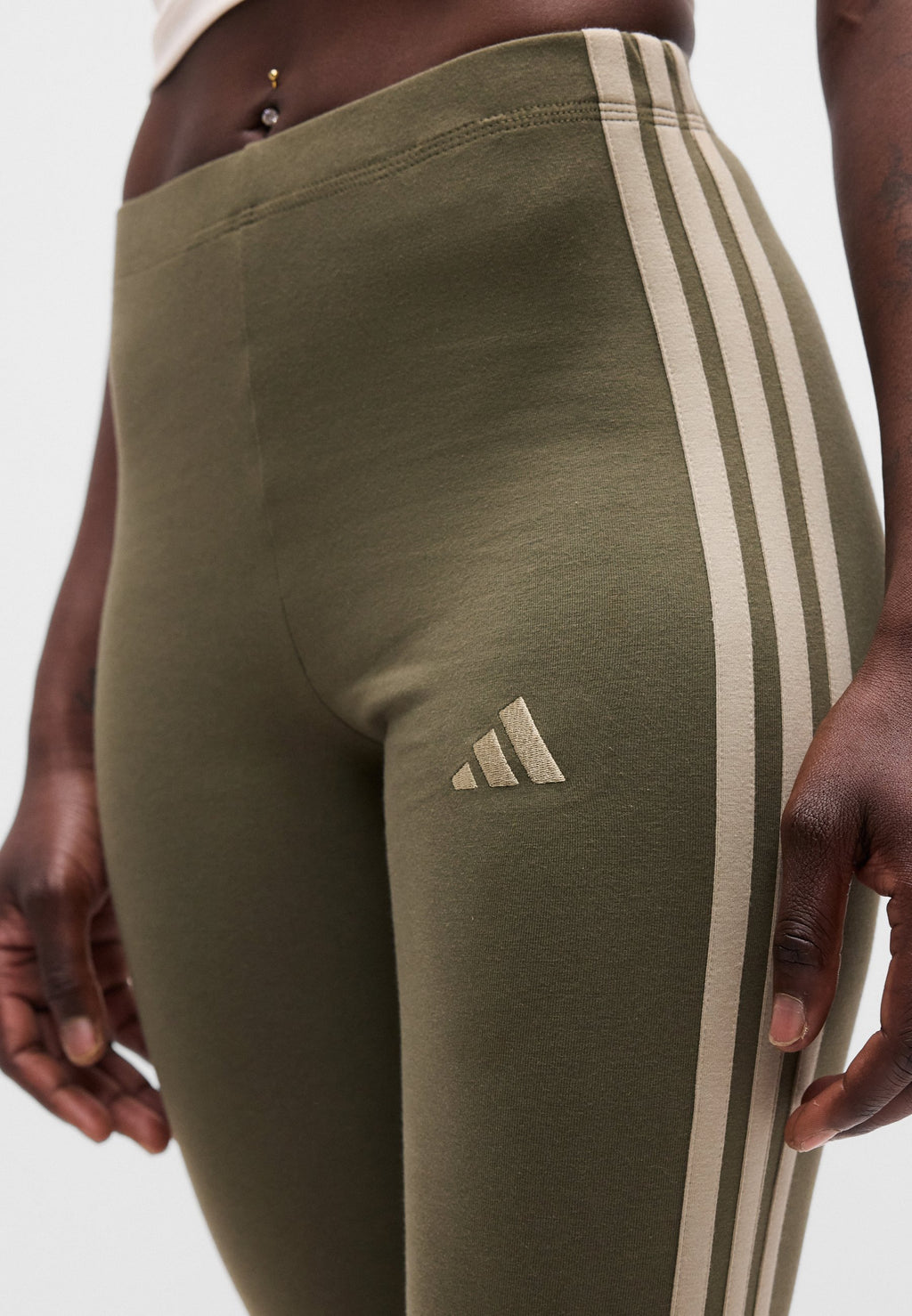 ESSENTIALS 3 STRIPES - Tayt - zeytin yeşili/bej