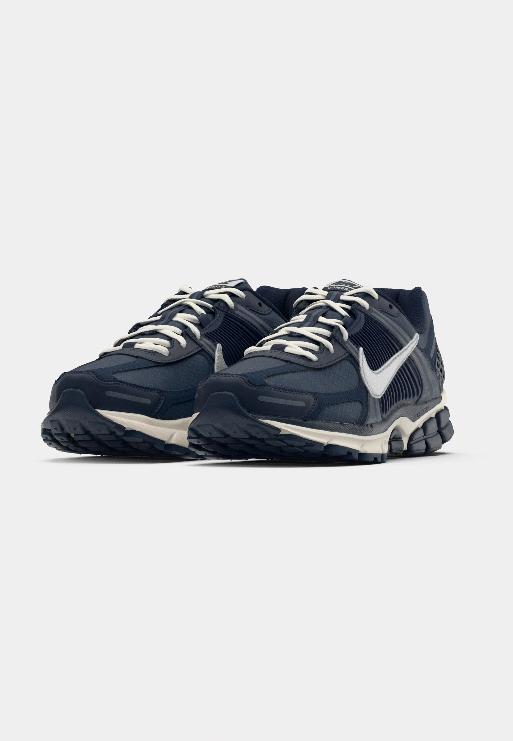 ZOOM VOMERO 5 SE TECH - Trainers - blue void/metallic silver-coloured/midnight navy/light orewood brown