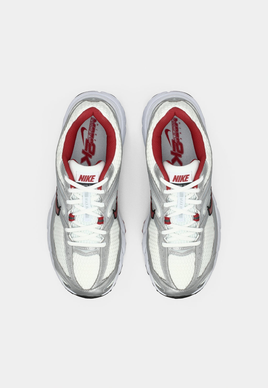 AIR MAX MOTO 2K - Antrenman Ayakkabısı - beyaz/koyu kırmızı/metalik gümüş rengi/siyah/mat gümüş rengi