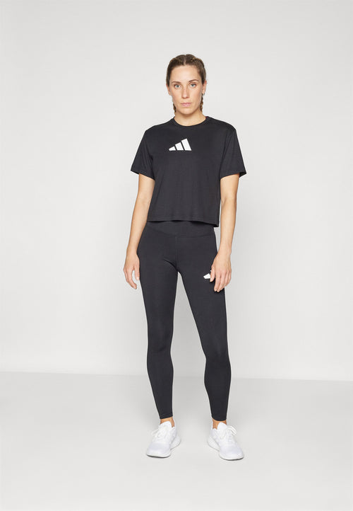 ADIDAS WORKOUT ESSENTIALS BÜYÜK PERFORMANS LOGOSU ANTREMAN - Baskılı Tişört - siyah