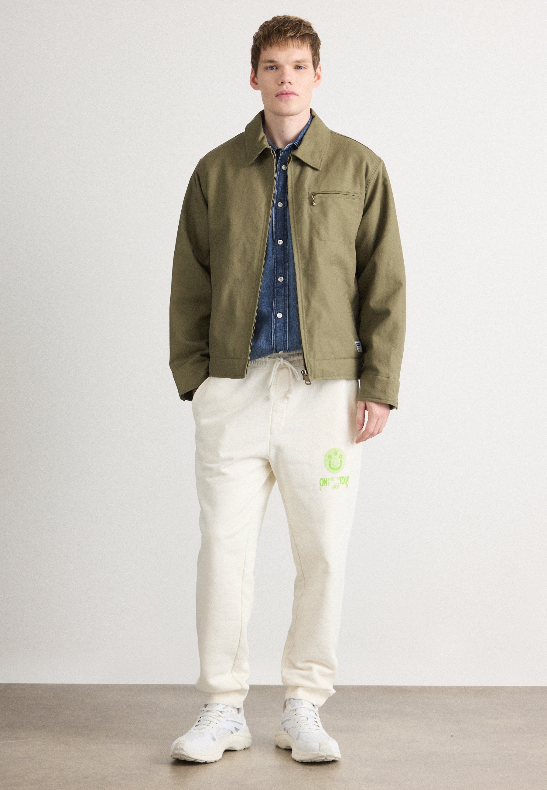 NEVEZ  - Tracksuit bottoms - white