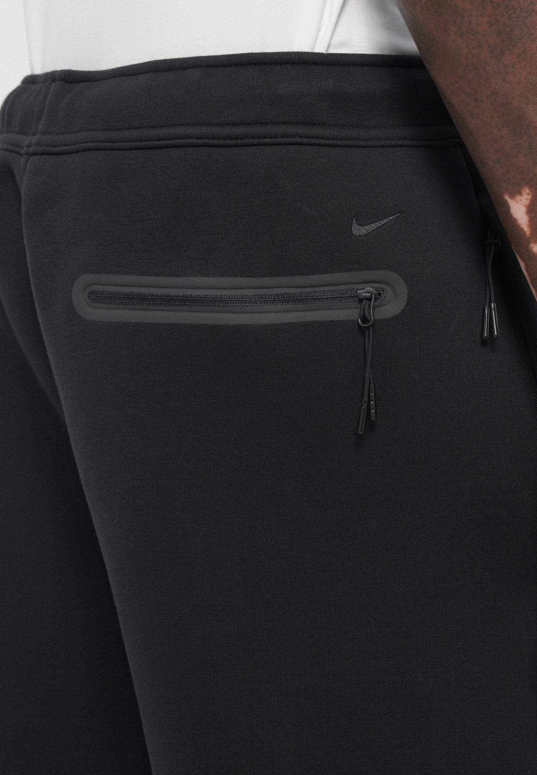BOTTOM - Tracksuit bottoms - black