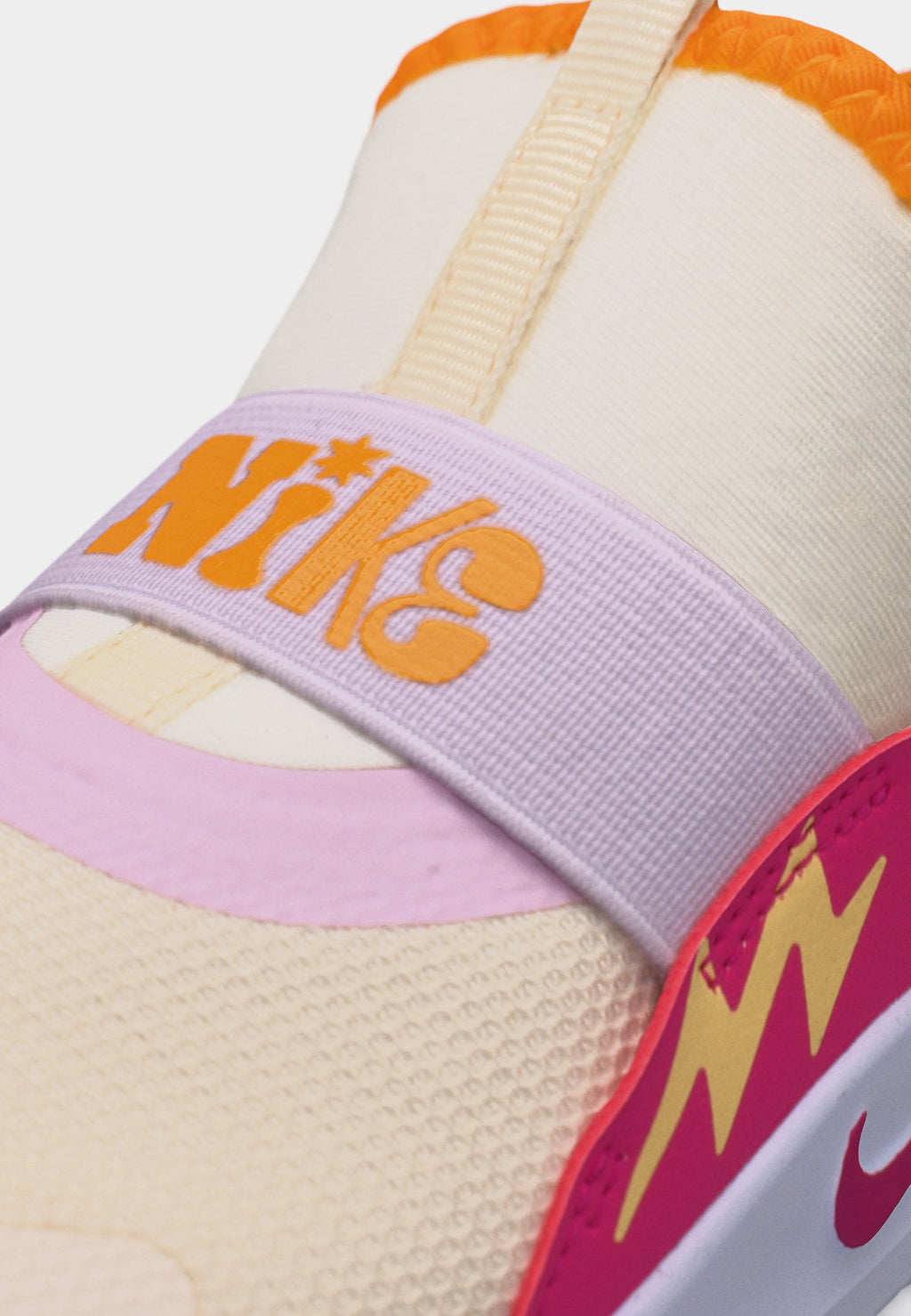 FLEX RUNNER 4 SE UNISEX - Road running shoes - chalk/desert pink/sundial/tangerine tint/bleached lilac/white