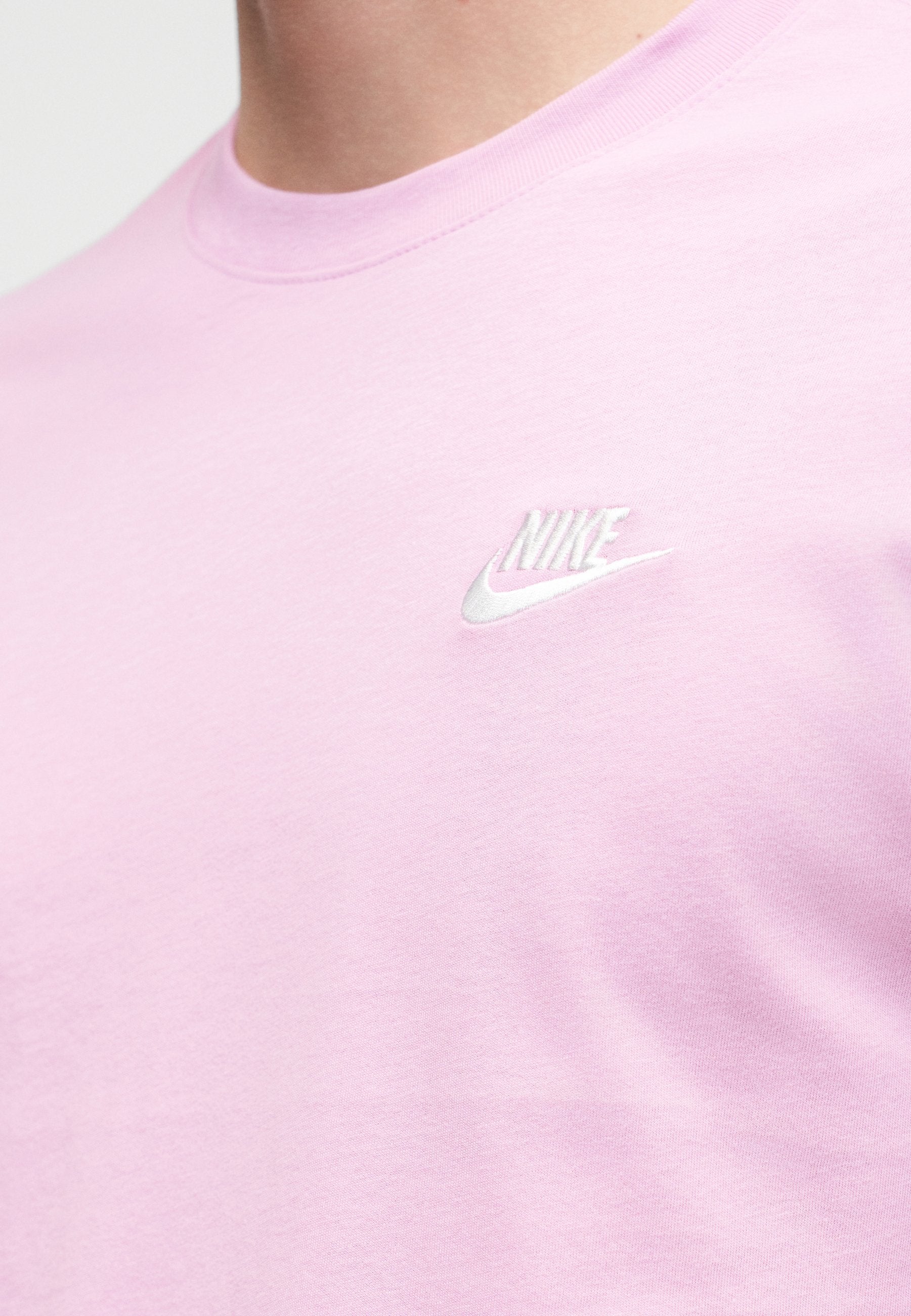 CLUB TEE - Basic T-shirt - magenta